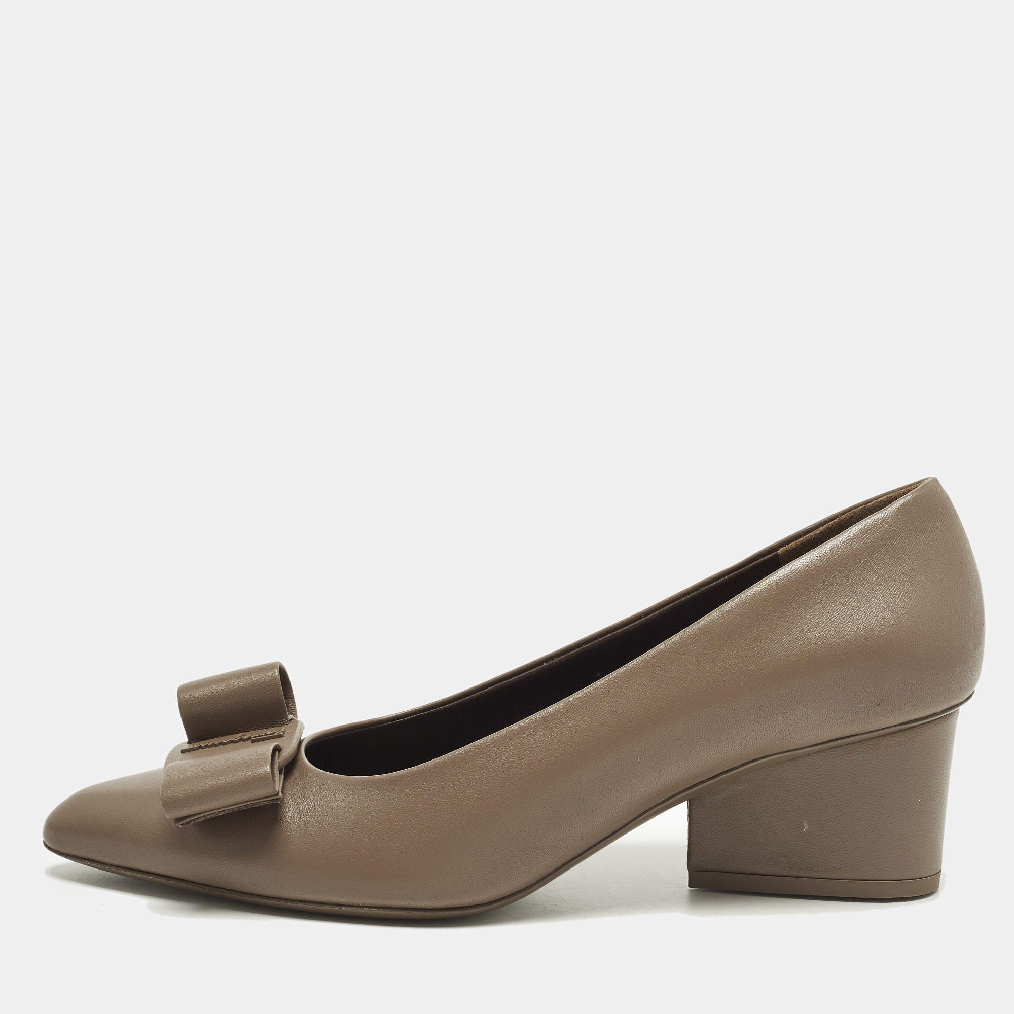 Pre Owned Salvatore Ferragamo viva bow Size 40 Grey Leather Block Heel Pumps