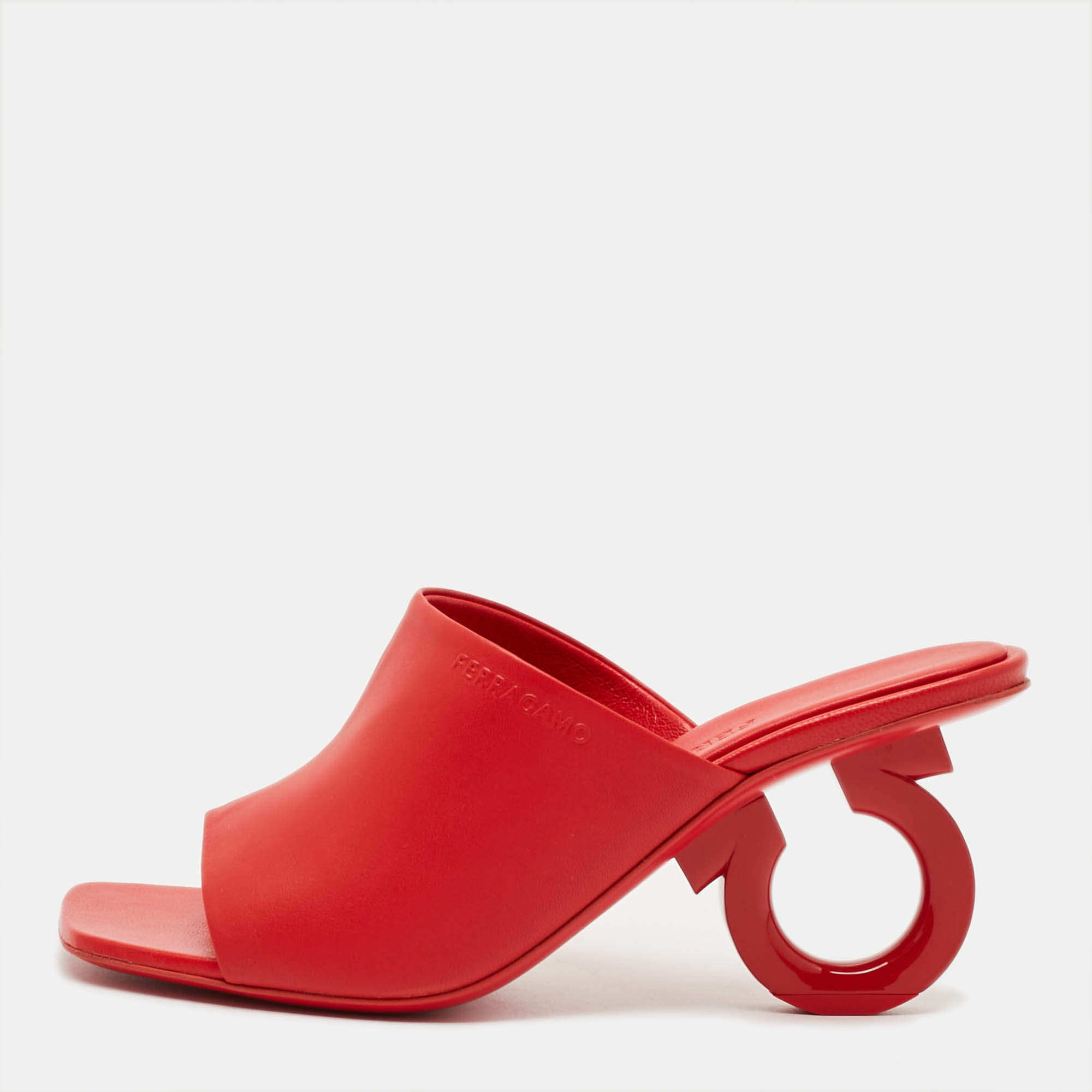 مملوكة مسبقًا Salvatore Ferragamo Astro Size 38 Red Leather Slide Sandals