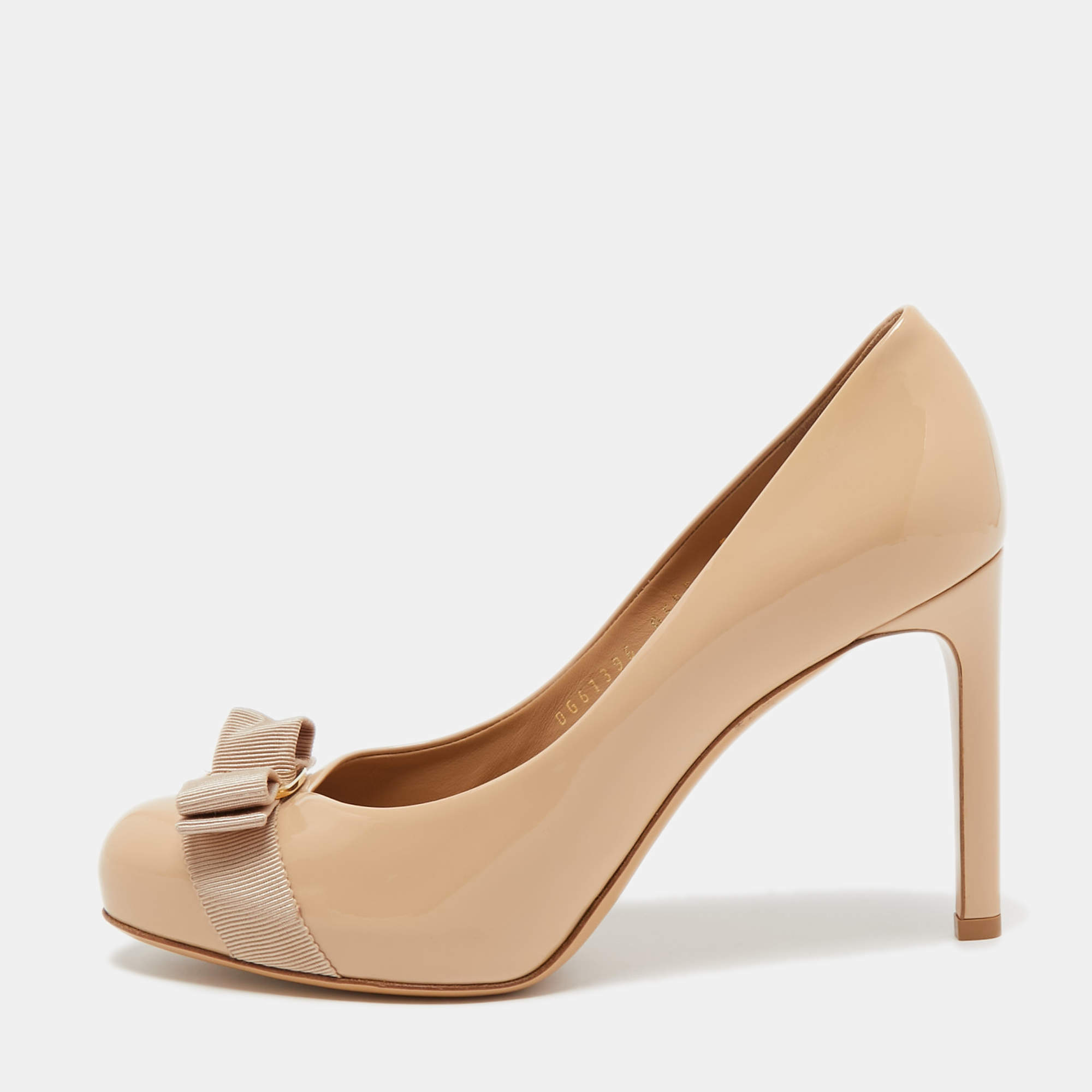 Pre Owned Salvatore Ferragamo Beige Patent Leather Vara Bow Pumps Size 37.5