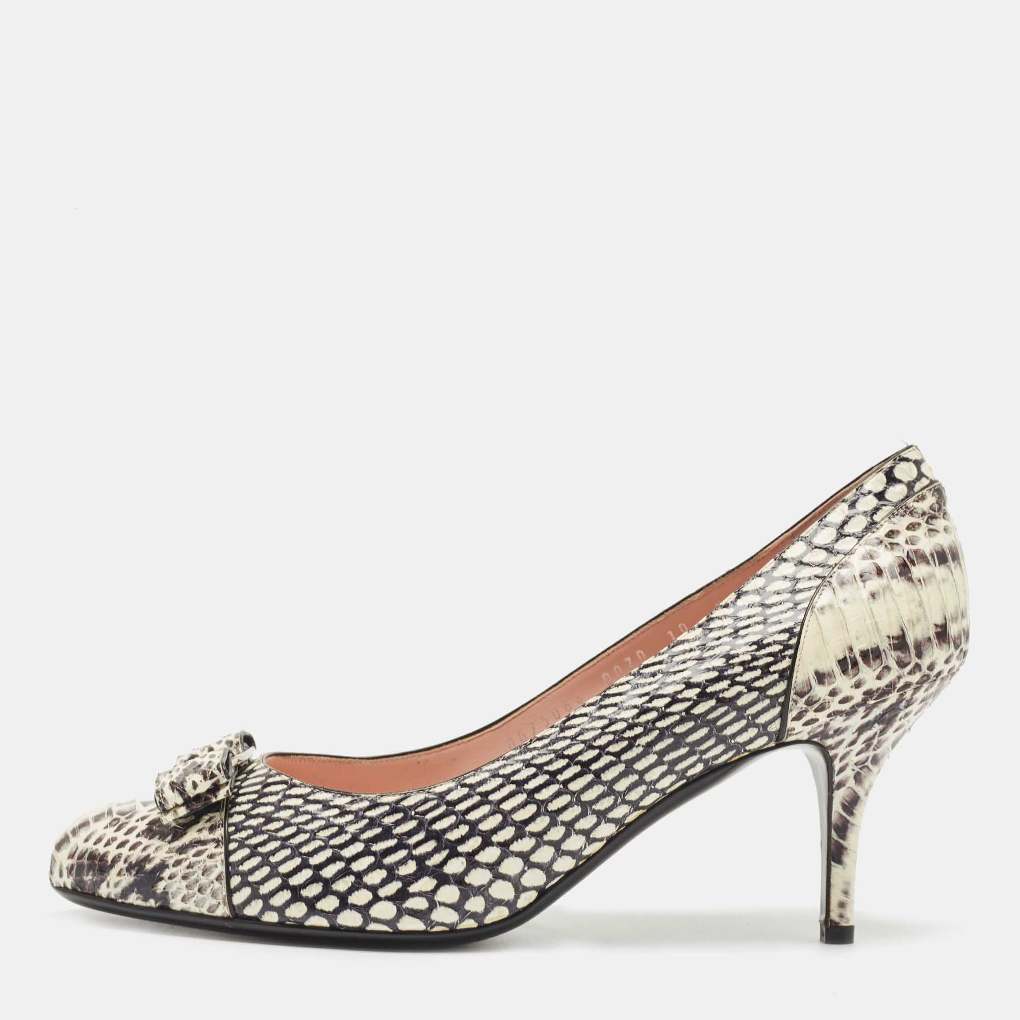 Pre Owned Salvatore Ferragamo Cream/Black Water Snakeskin Pumps Size 40.5