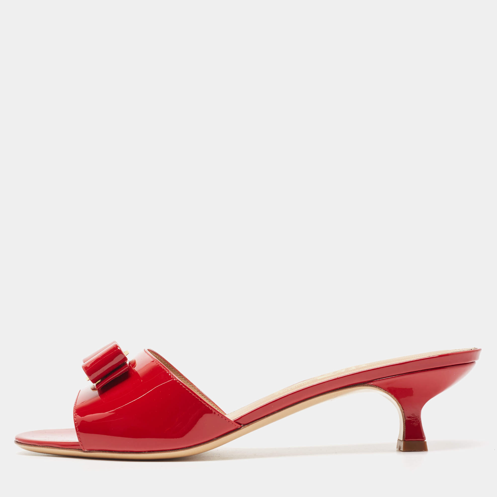 Pre Owned Salvatore Ferragamo Red Patent Vara Bow Wristwatch Slides Size 40