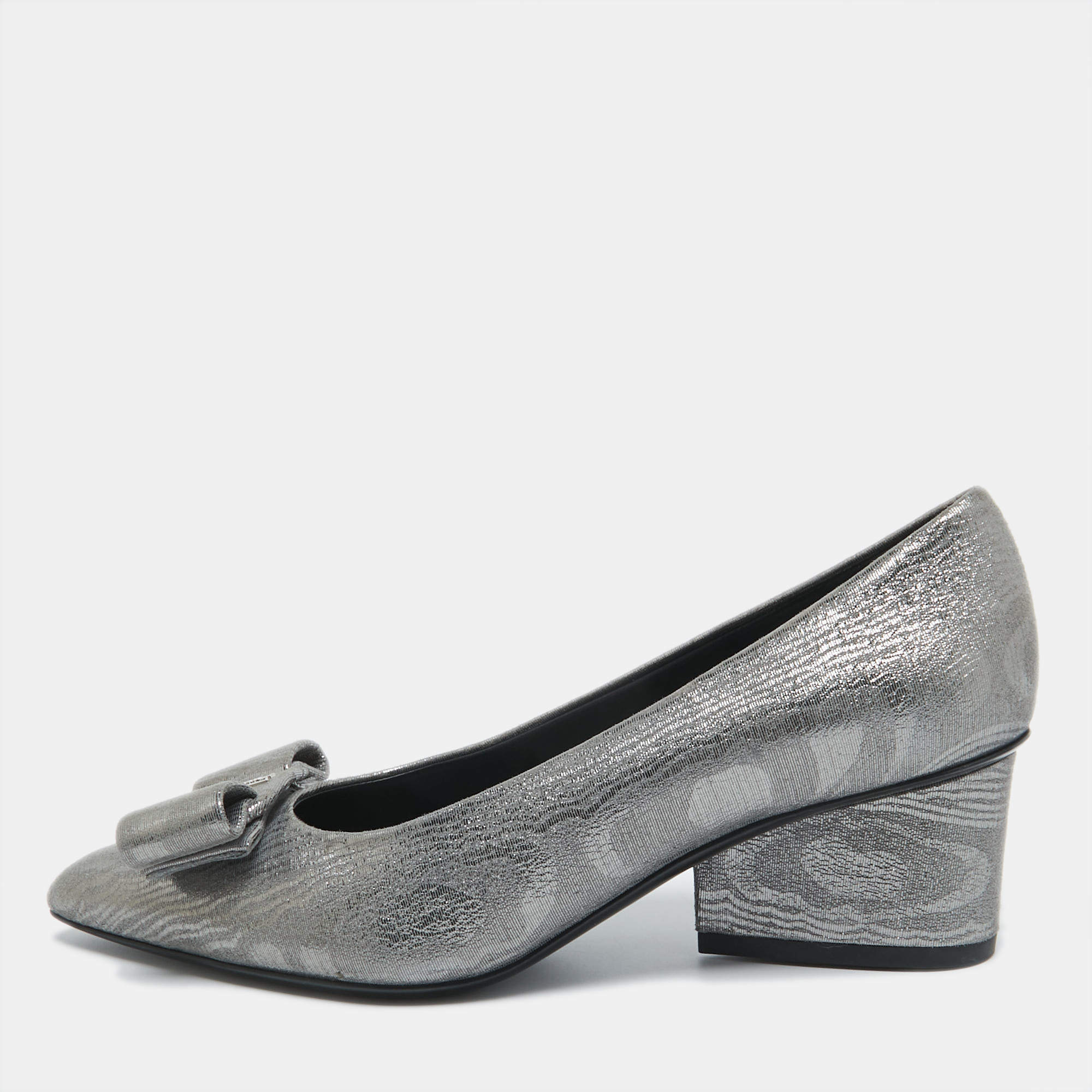 Pre Owned Salvatore Ferragamo Silver Texture Suede Vara Bow Pumps Size 36.5