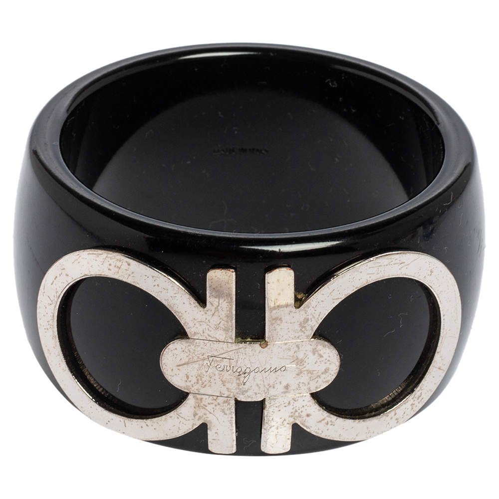 مملوكة مسبقًا Salvatore Ferragamo Black Resin Silver Tone Logo Bangle Bracelet