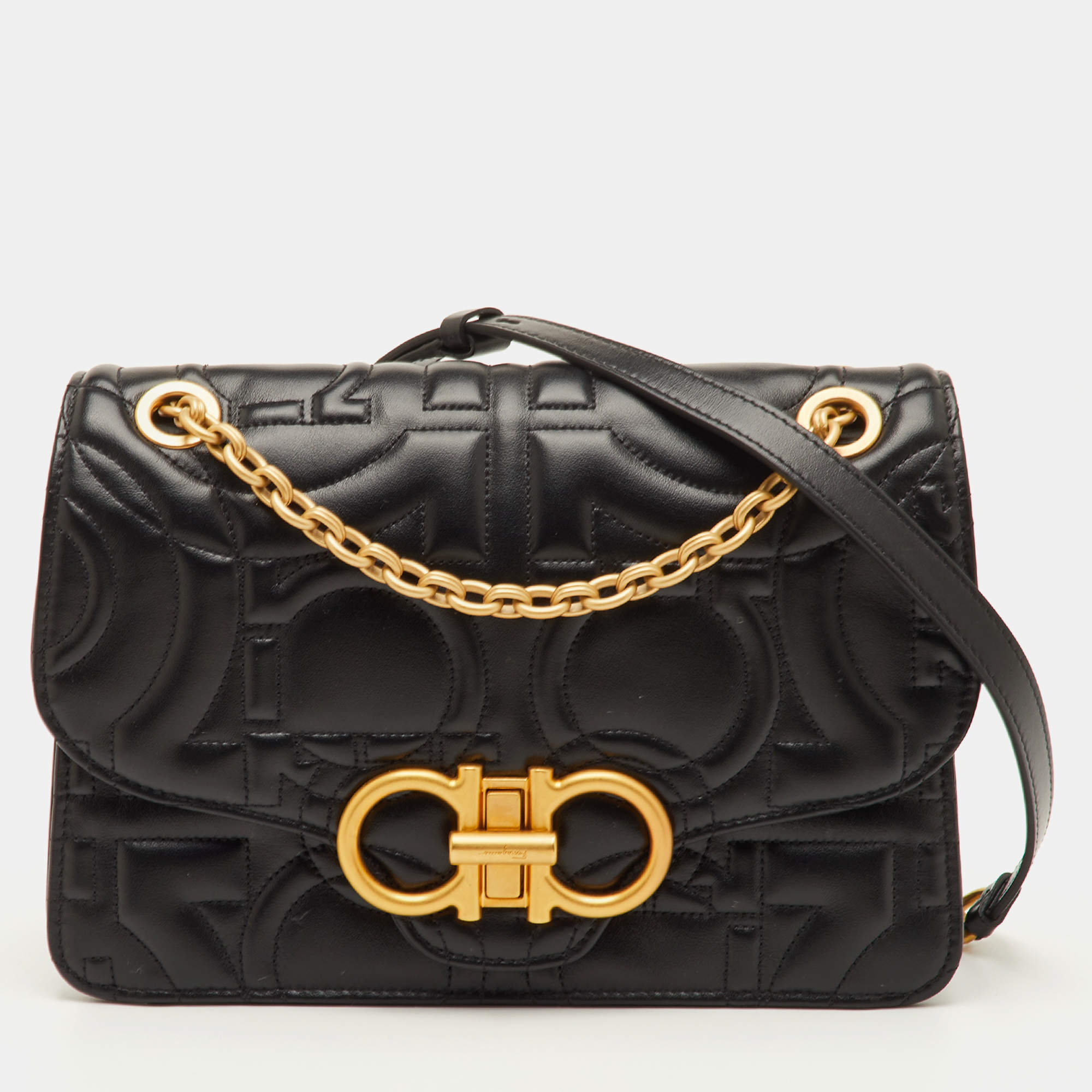مملوكة مسبقًا Salvatore Ferragamo Black Quilted Leather Gancini Flap Shoulder Bag