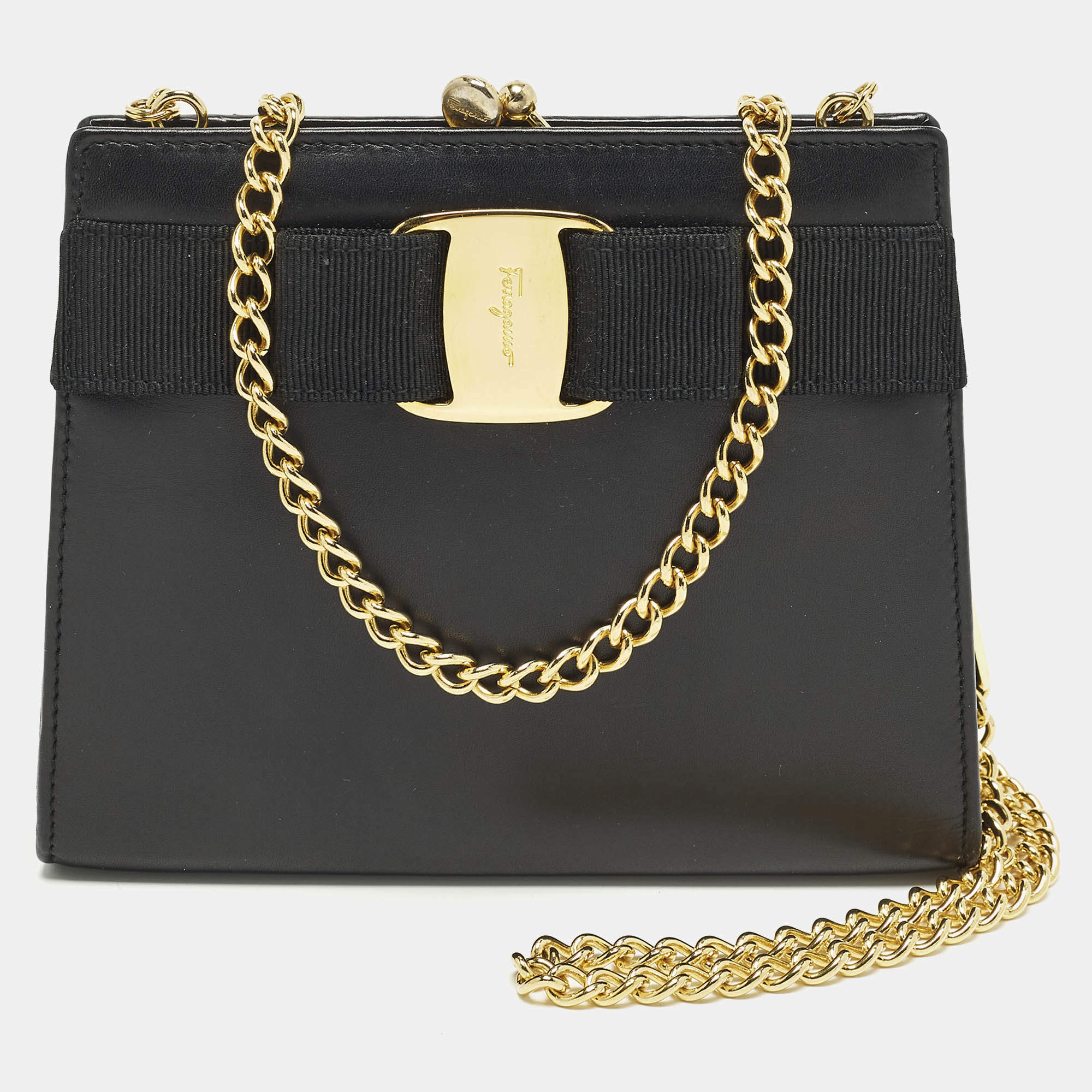 Pre Owned Salvatore Ferragamo Vara Vintage Black Leather Kisslock Clutch