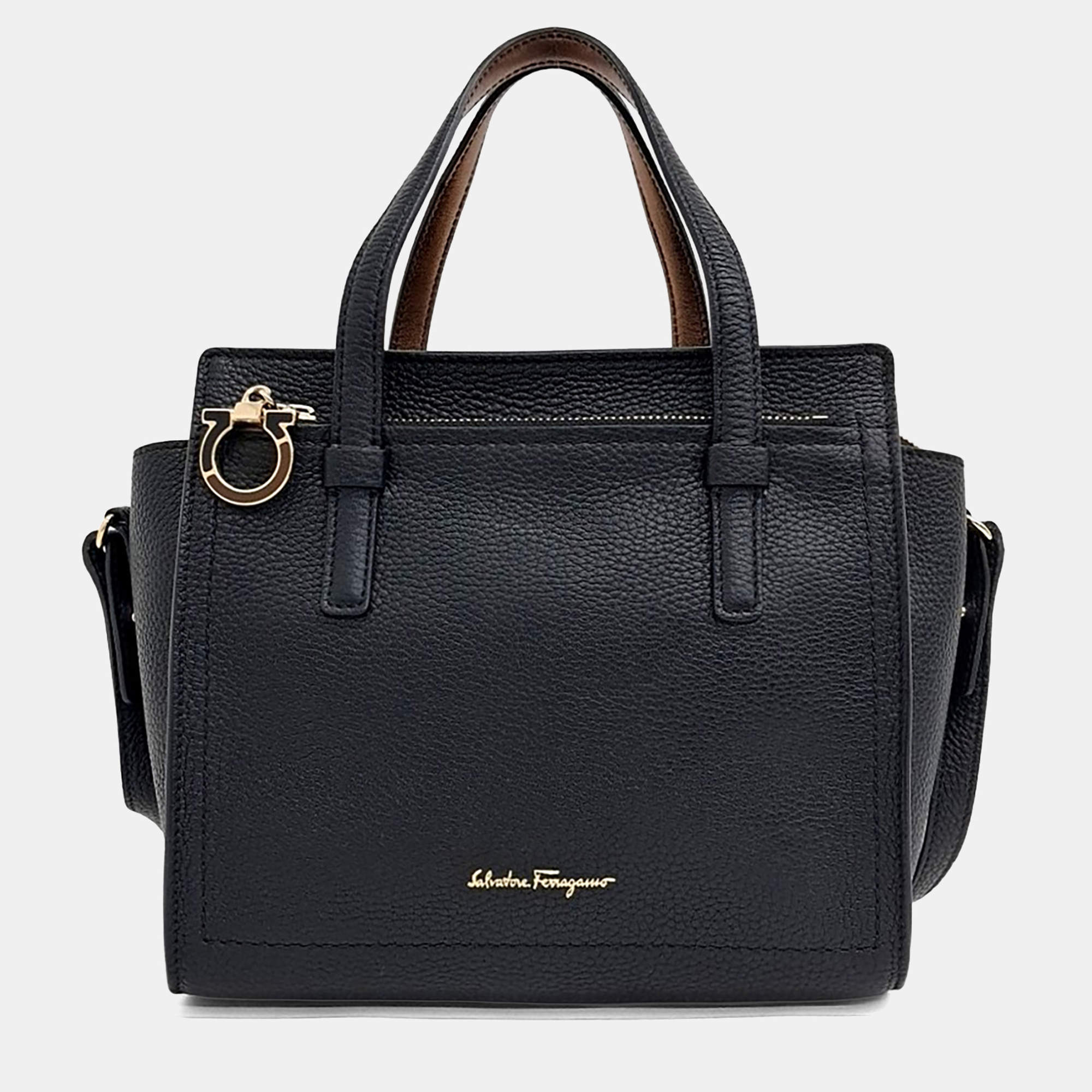 مملوكة مسبقًا Salvatore Ferragamo Black Leather Amy Small