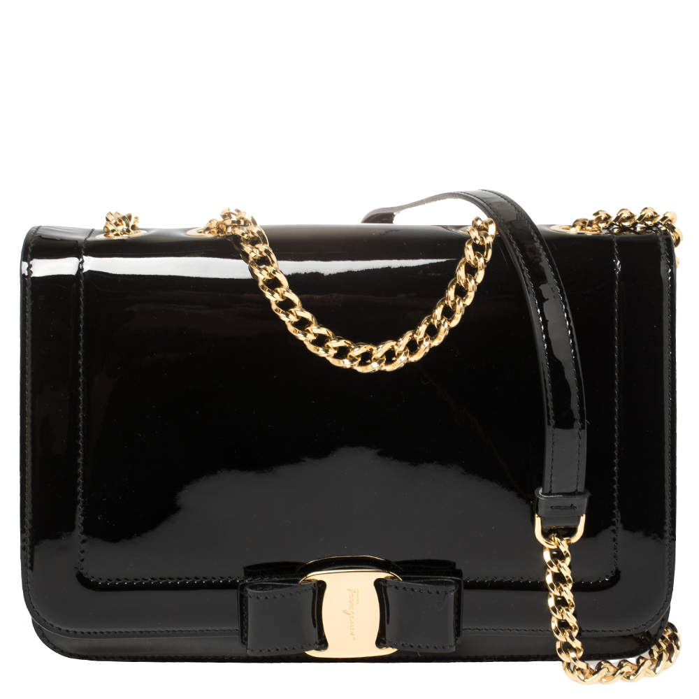 مملوكة مسبقًا Salvatore Ferragamo Black Patent Leather Vara Shoulder Bag
