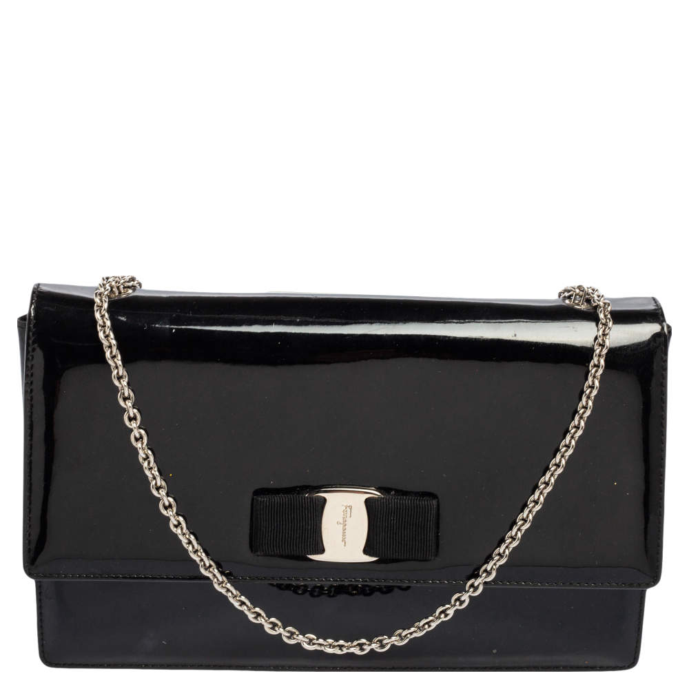 Pre Owned محفظة بسلسلة سالفاتوري فيراغامو قلاب فيونكة فارا جلد لامع أسود