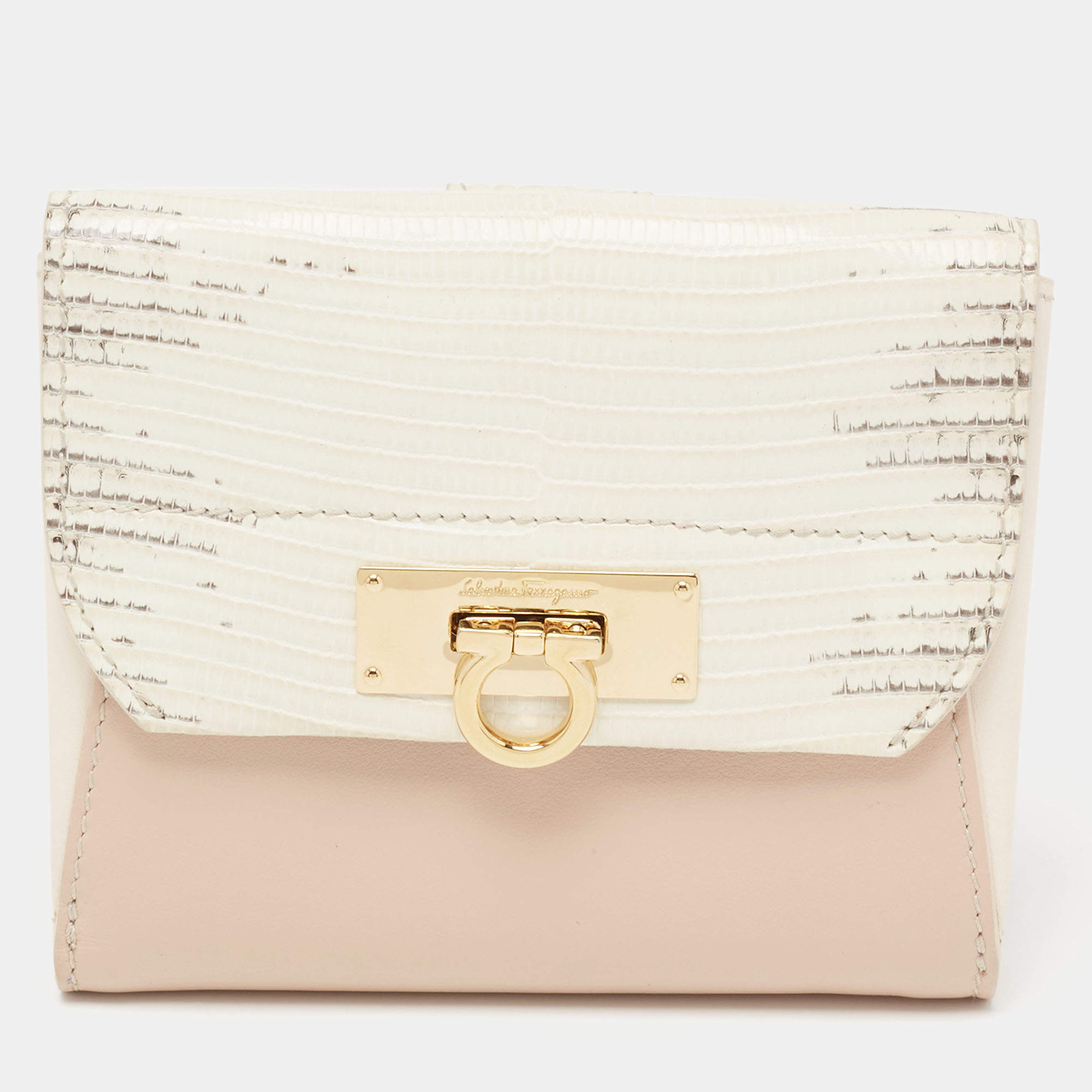 مملوكة مسبقًا محفظة سالفاتوري فيراغامو روكيا جلد نقشة السحلية وجلد بيج مضغوطة