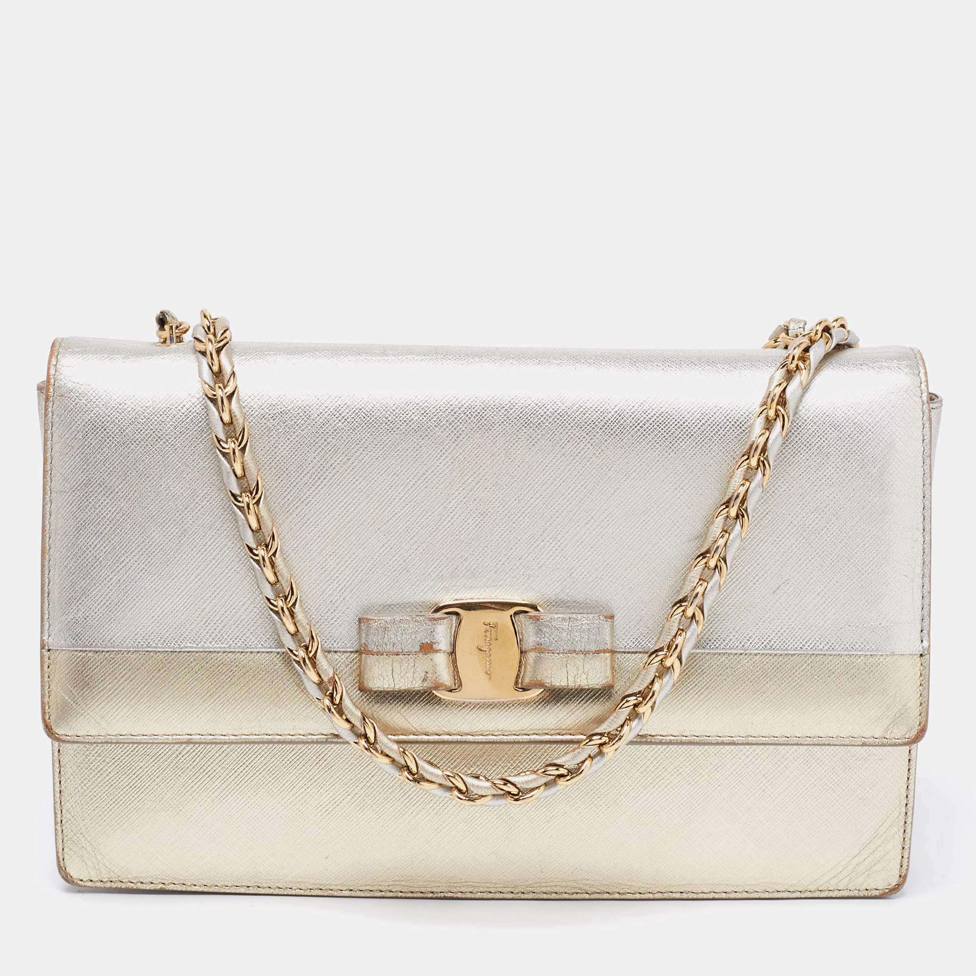 Pre Owned حقيبة كتف سالفاتوري فيراغامو جلد ذهبية / فضية ميتالك فيونكة فارا 