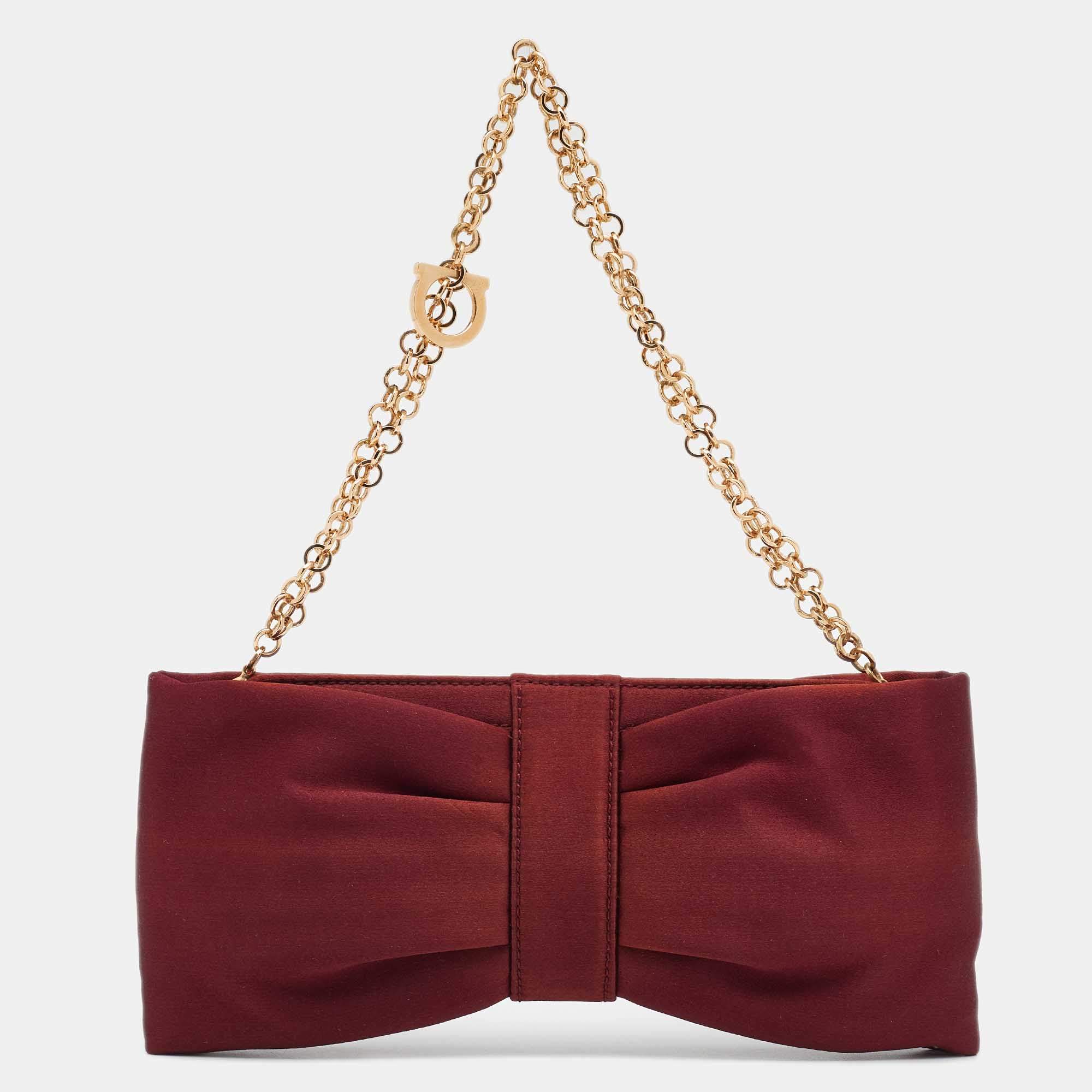 مملوكة مسبقًا Salvatore Ferragamo Burgundy Satin Knot Chain Clutch