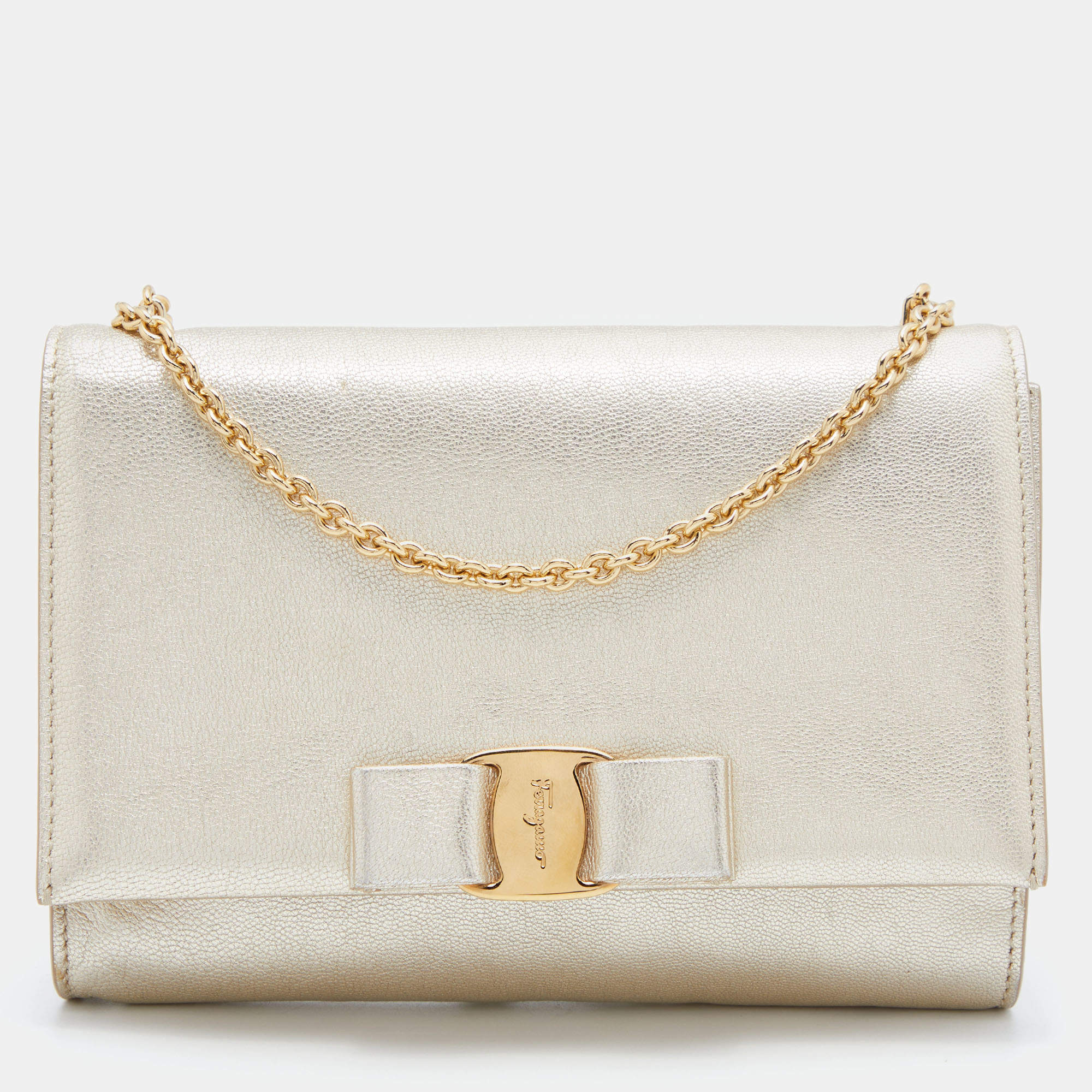 Pre Owned Salvatore Ferragamo Gold Leather Vara Bow Chain Clutch