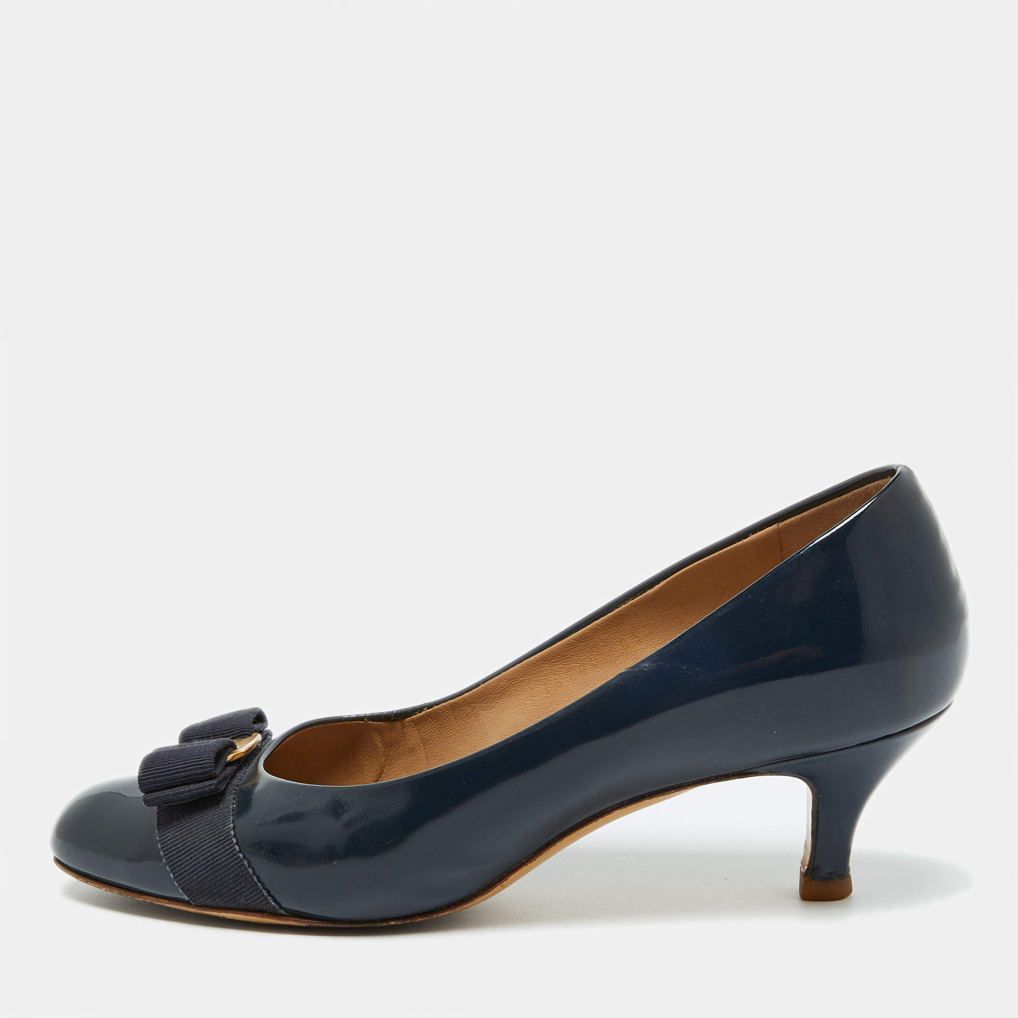 Salvatore Ferragamo Navy Blue Patent Leather Vara Bow Pumps Size 39.5