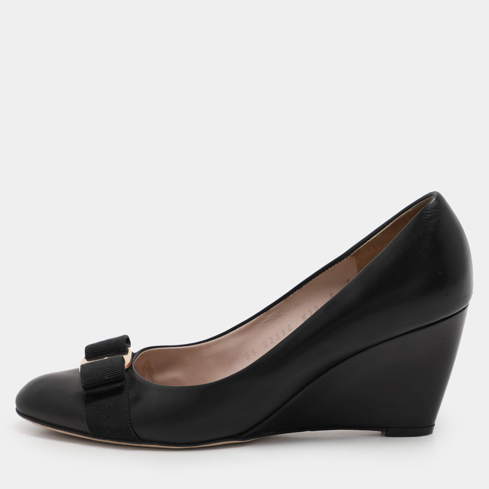 Salvatore Ferragamo Black Leather Vara Bow Wedge Pumps Size 38.5