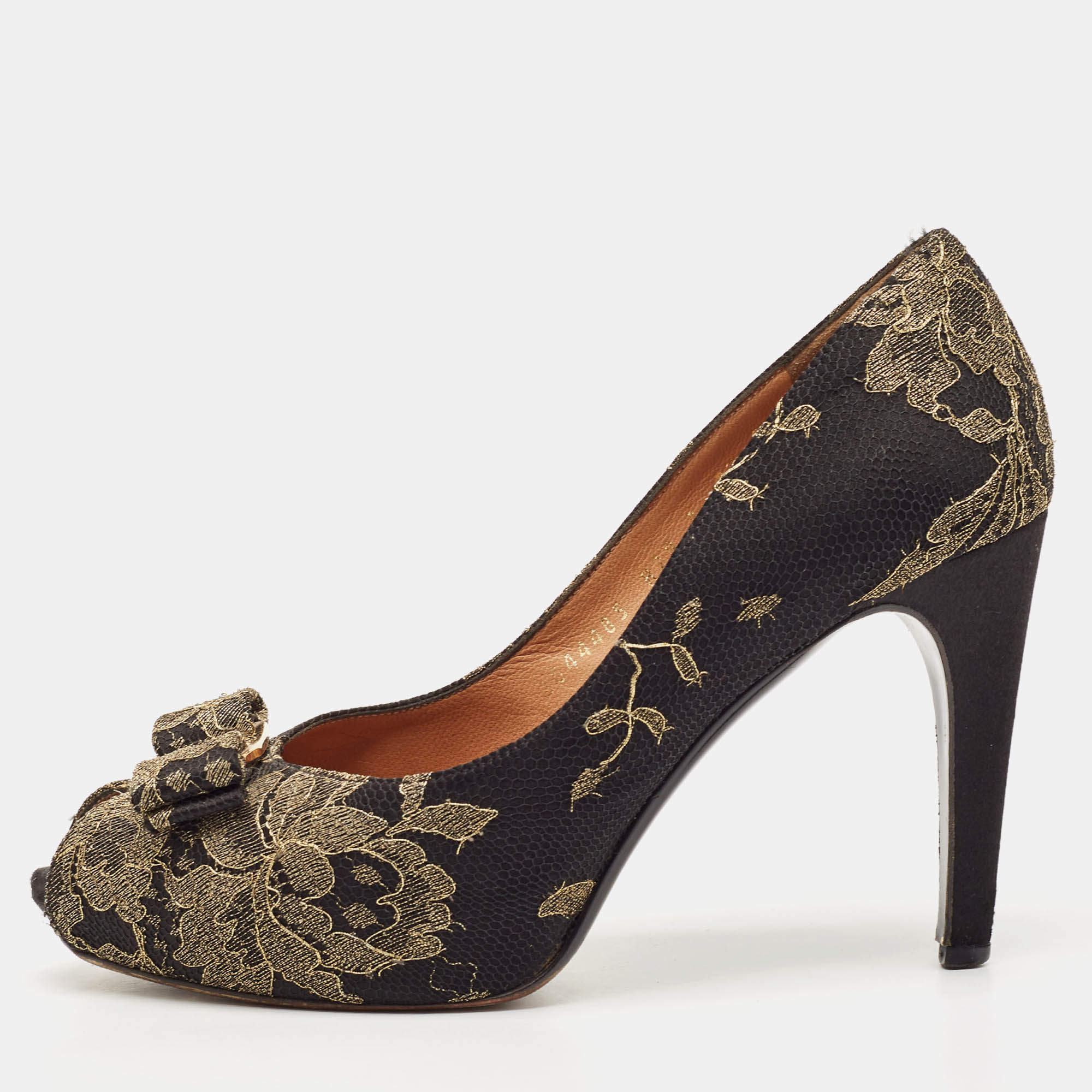 Pre Owned Salvatore Ferragamo Black/Gold Lace Rosella Peep Toe Pumps Size 38