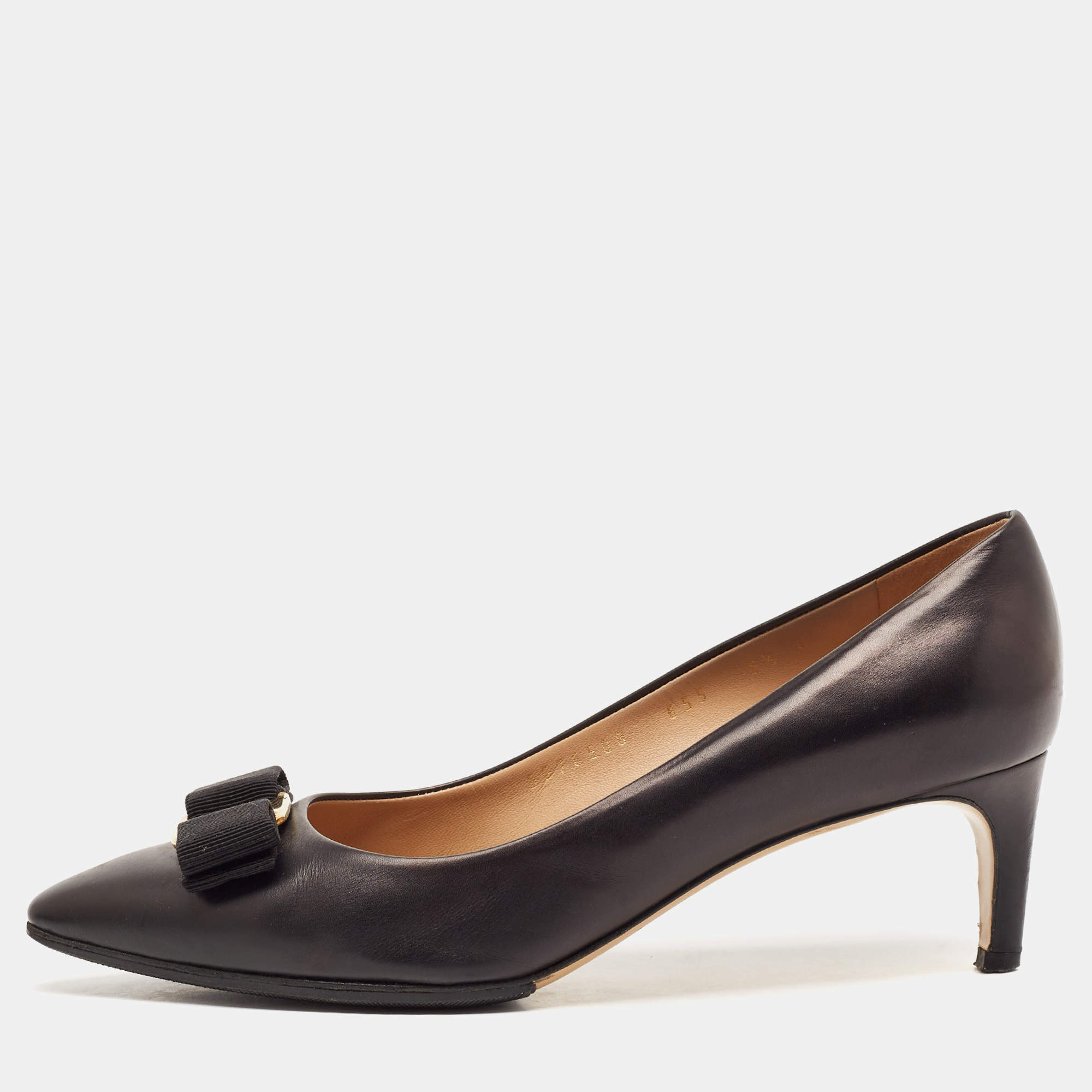 Pre Owned Salvatore Ferragamo Black Leather Vara Bow Pointed Toe Pumps Size 37