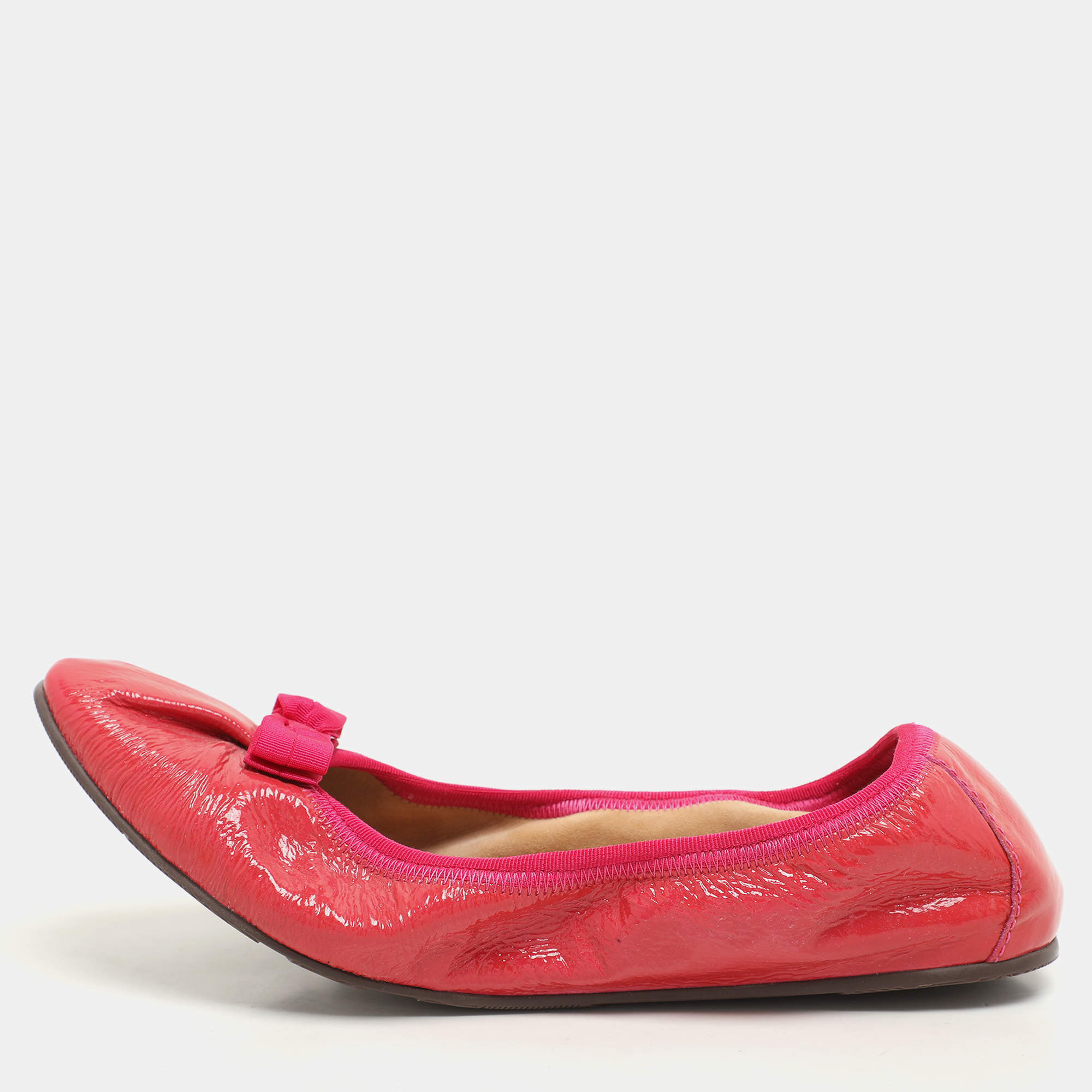 مملوكة مسبقًا Salvatore Ferragamo Pink Patent Leather My Joy Scrunch Ballet Flats Size 40.5
