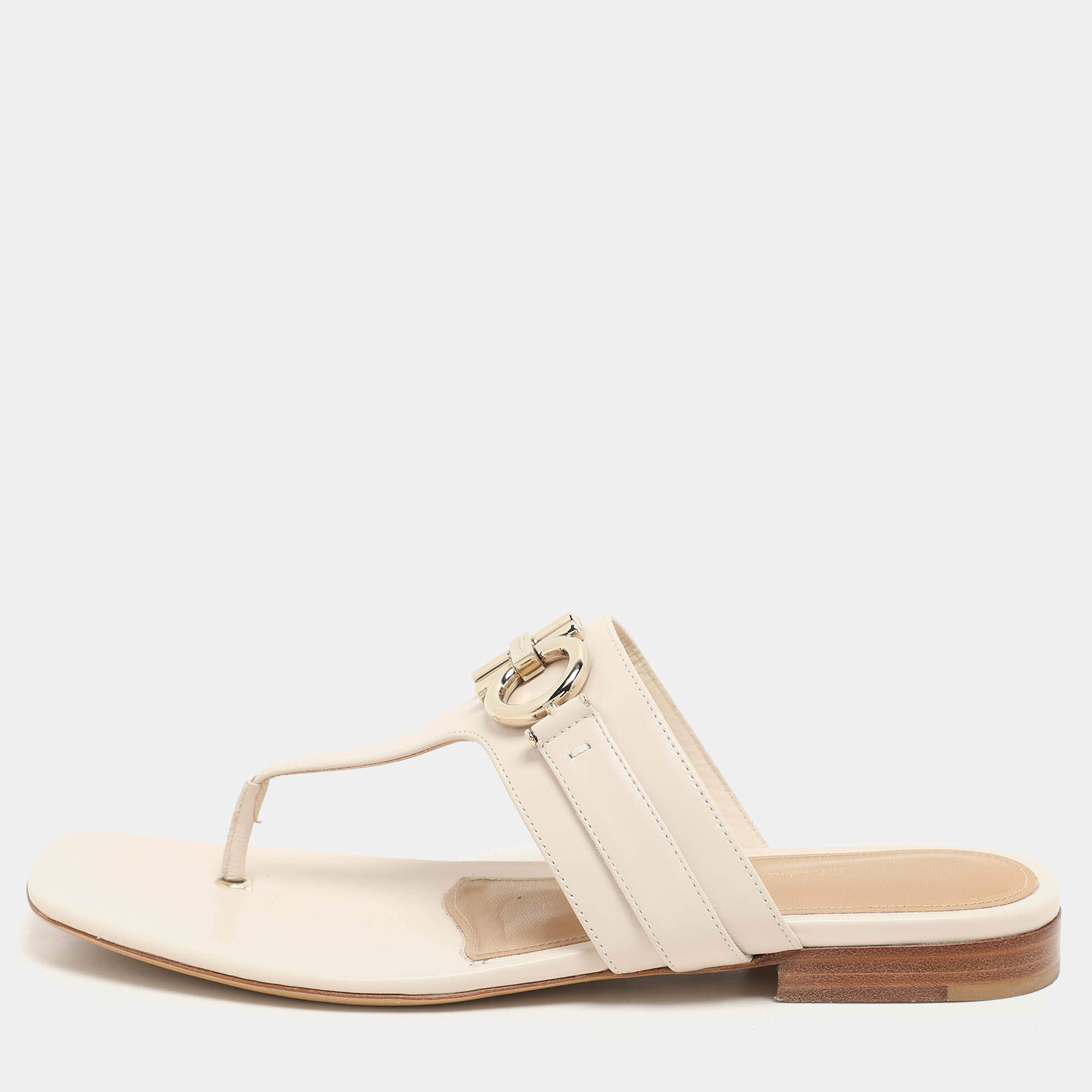 Salvatore Ferragamo Light Beige Leather Gancini Thong Flats Size 38.5