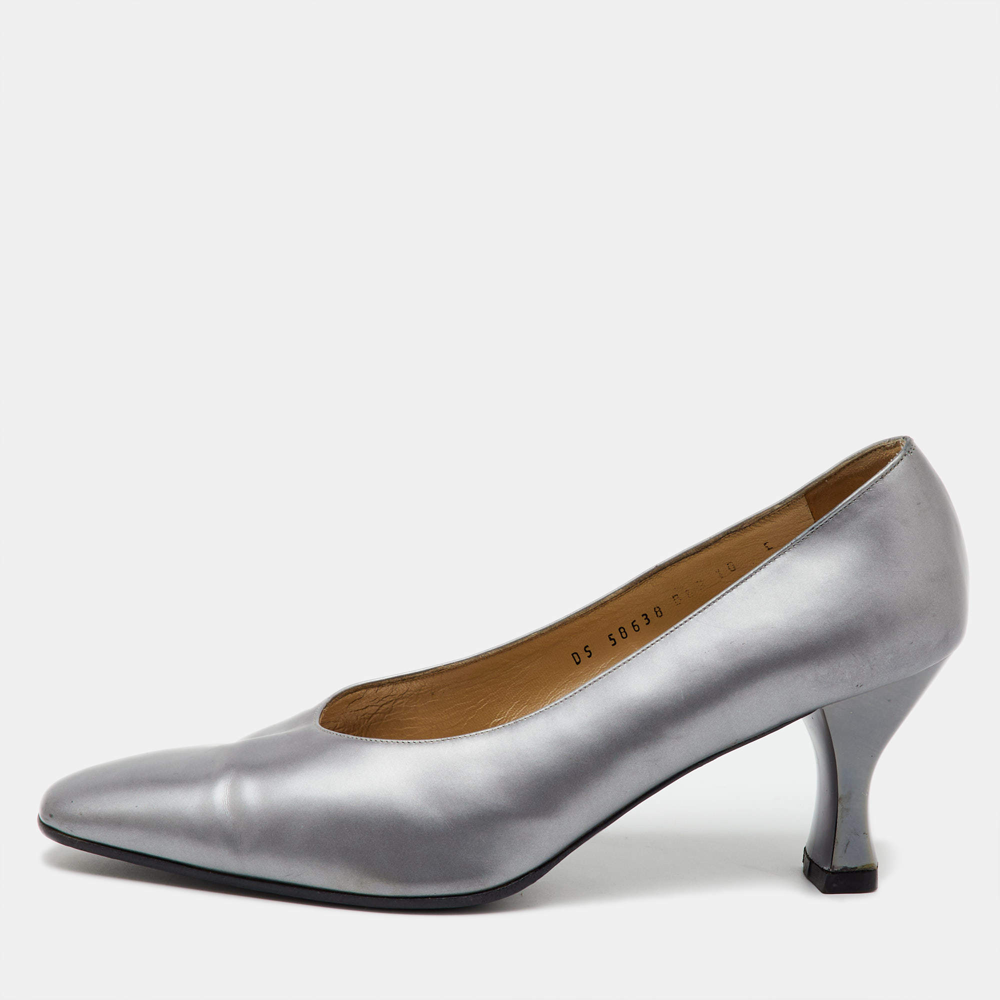 Pre Owned Salvatore Ferragamo Grey Leather Round Toe Pumps Size 40.5