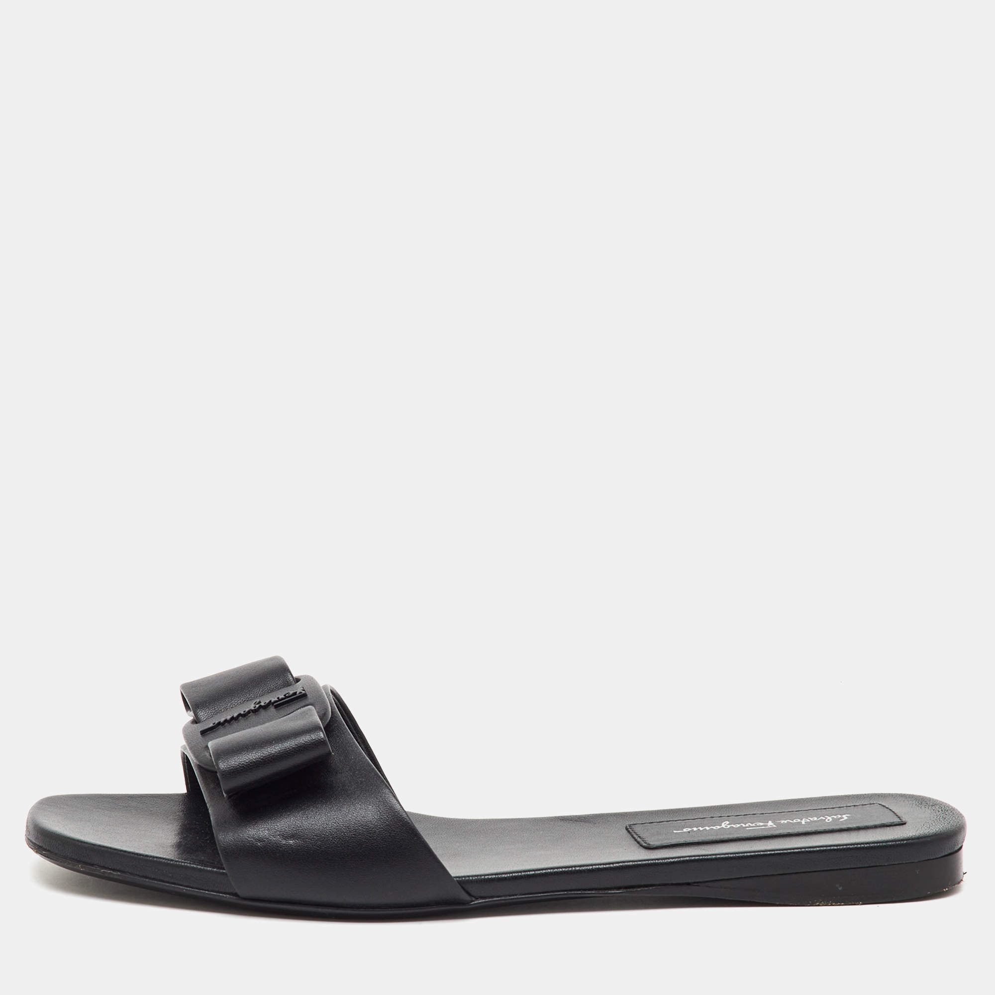 Pre Owned صندل سالفاتوري فيراغامو فيكي جلد أسود نعال مسطحة مقاس 39