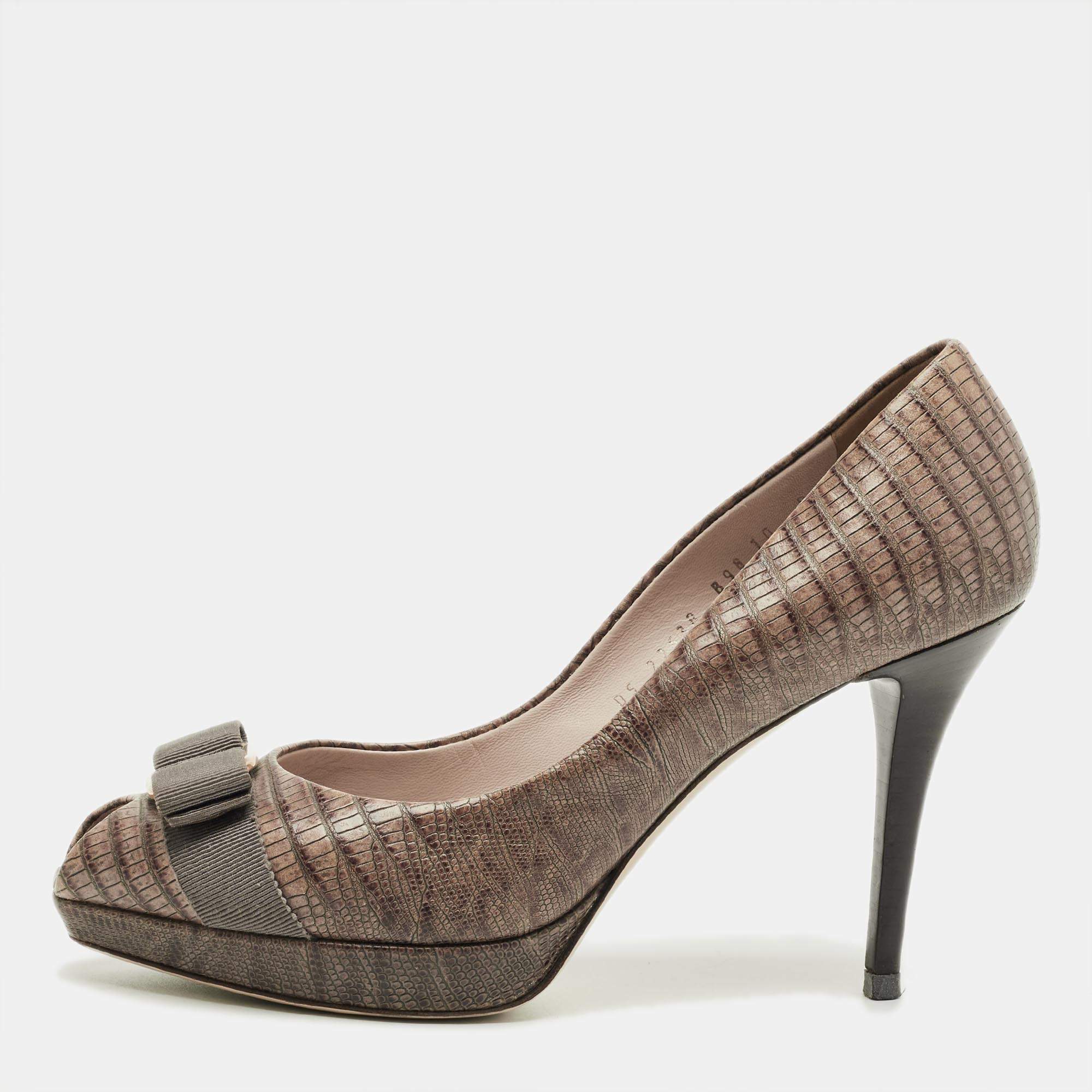 Pre Owned Salvatore Ferragamo Brown Karung Leather Vara Bow Peep Toe Pumps Size 40.5