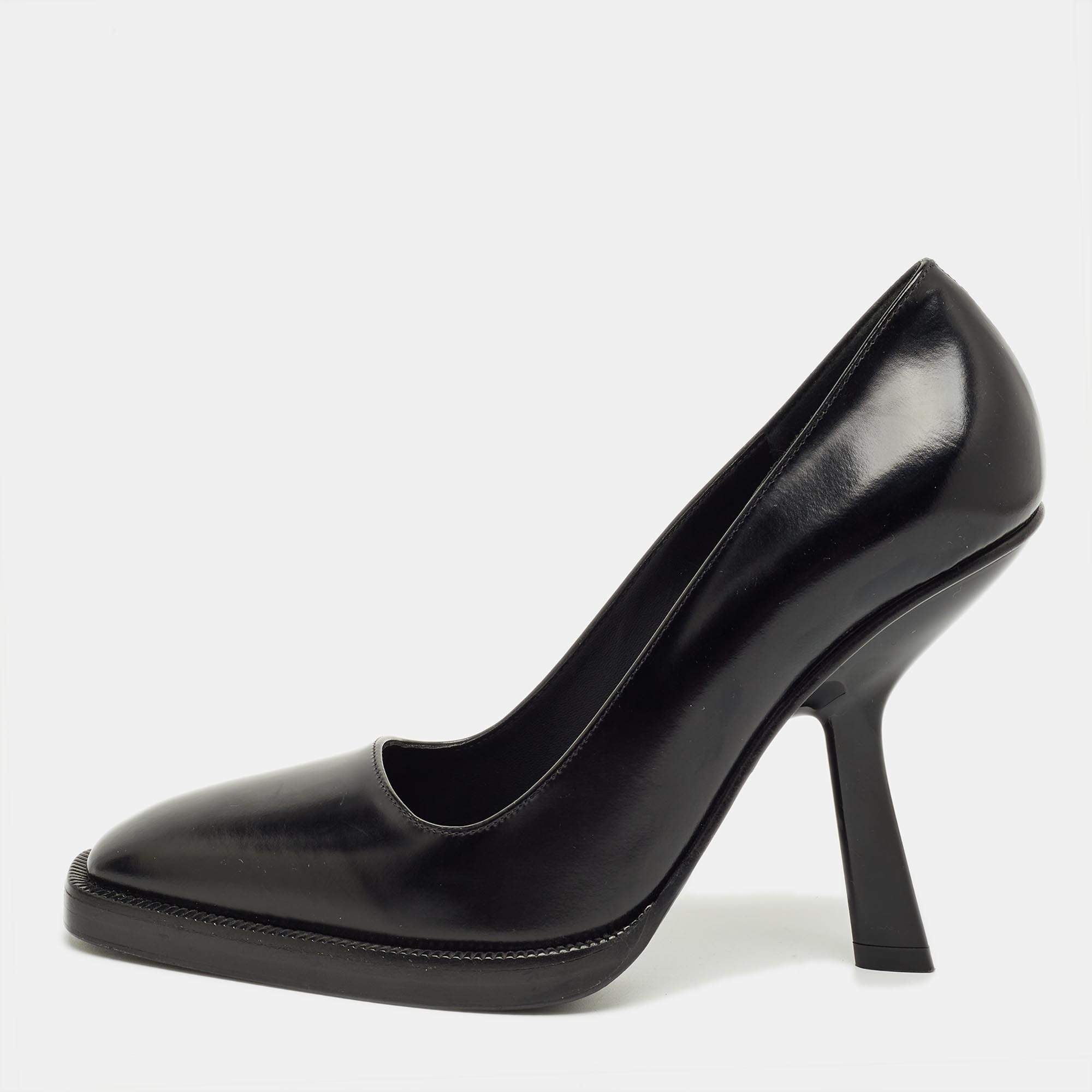 Pre Owned Salvatore Ferragamo Black Leather Anser Pumps Size 37