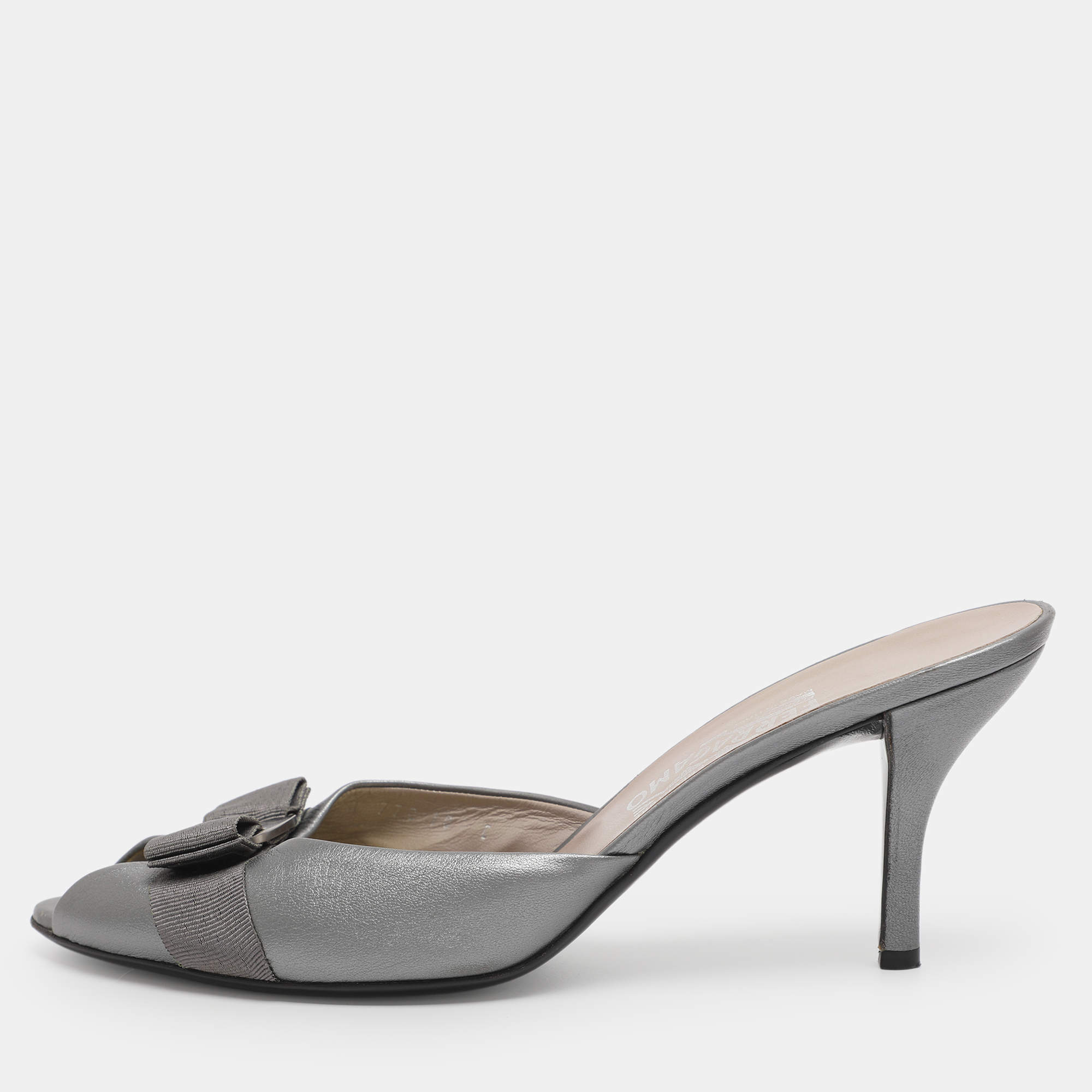 Pre Owned Salvatore Ferragamo Metallic Grey Leather Vara Bow Slide Sandals 40.5