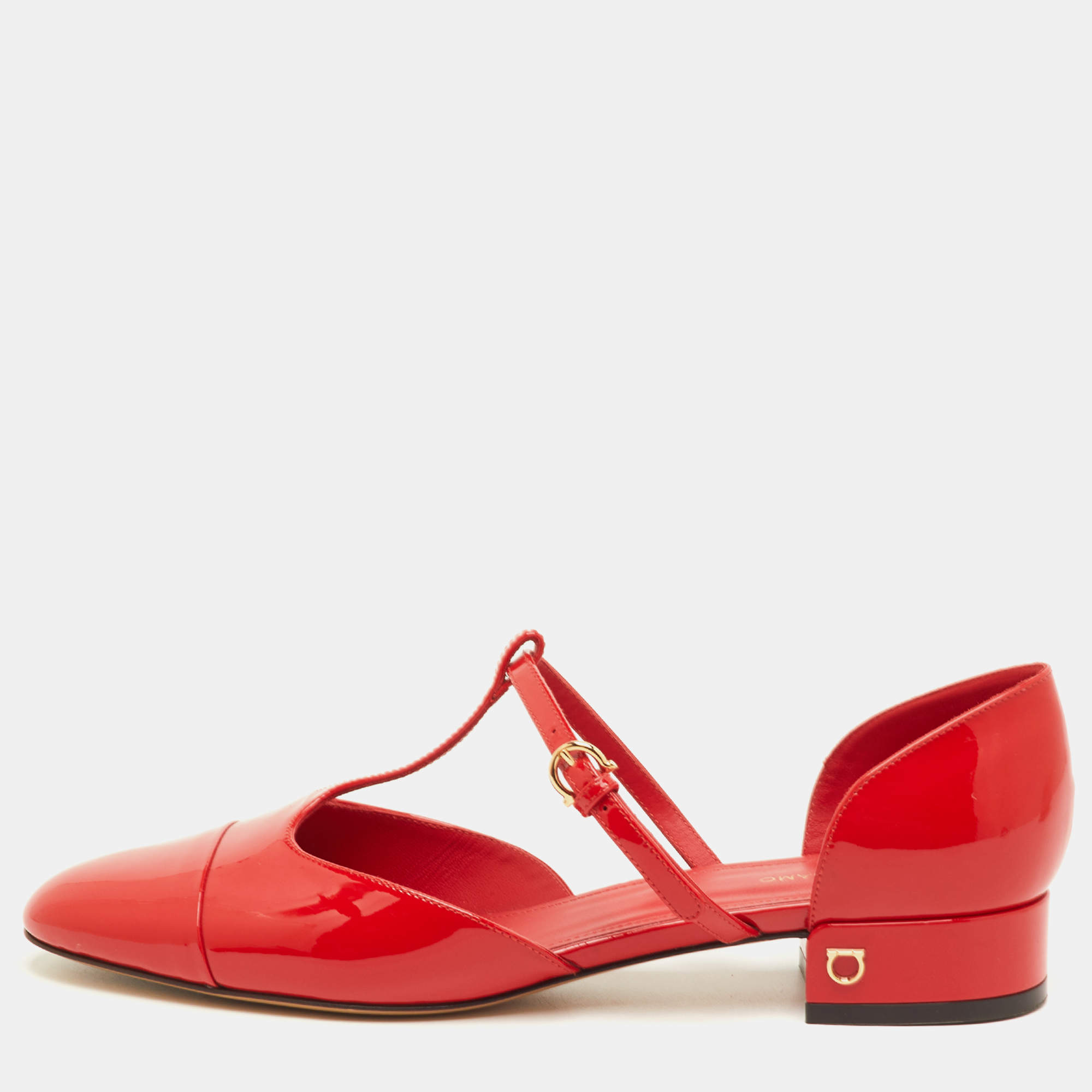 مملوكة مسبقًا Salvatore Ferragamo Size 39.5 Red Patent Leather T-Strap Ballet Flats