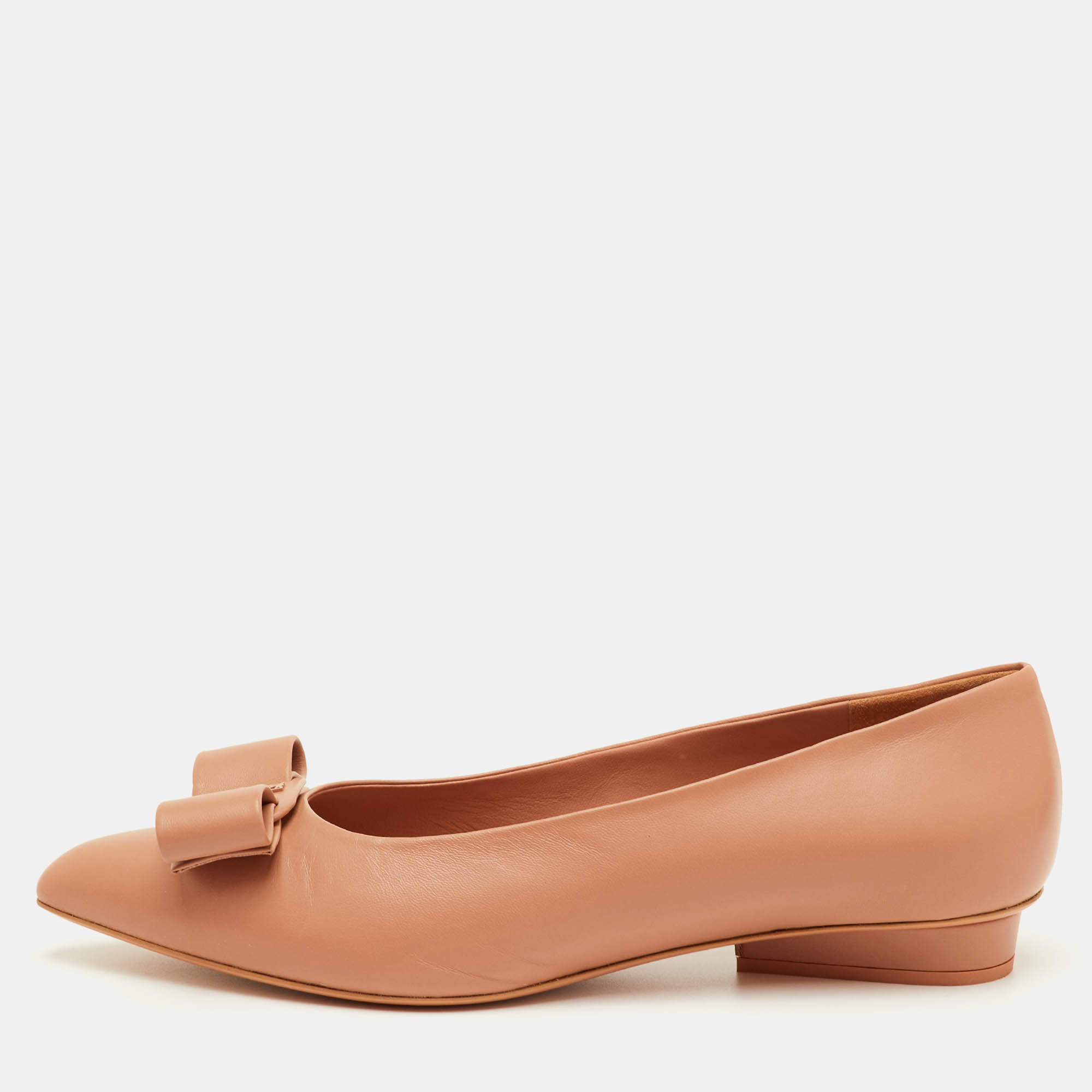 مملوكة مسبقًا حذاء فلات باليه سالفاتوري فيراغامو فيفا فيونكة جلد وردي بيج مقاس 41