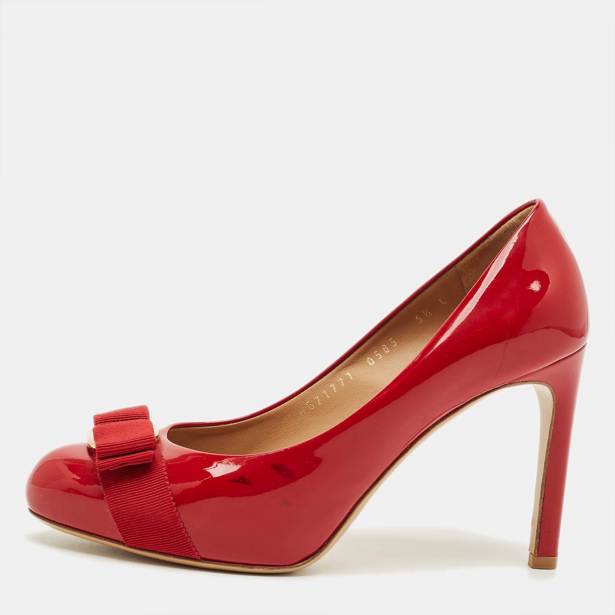 مملوكة مسبقًا Salvatore Ferragamo Vara Bow Size 36 Red Patent Leather Platform Pumps
