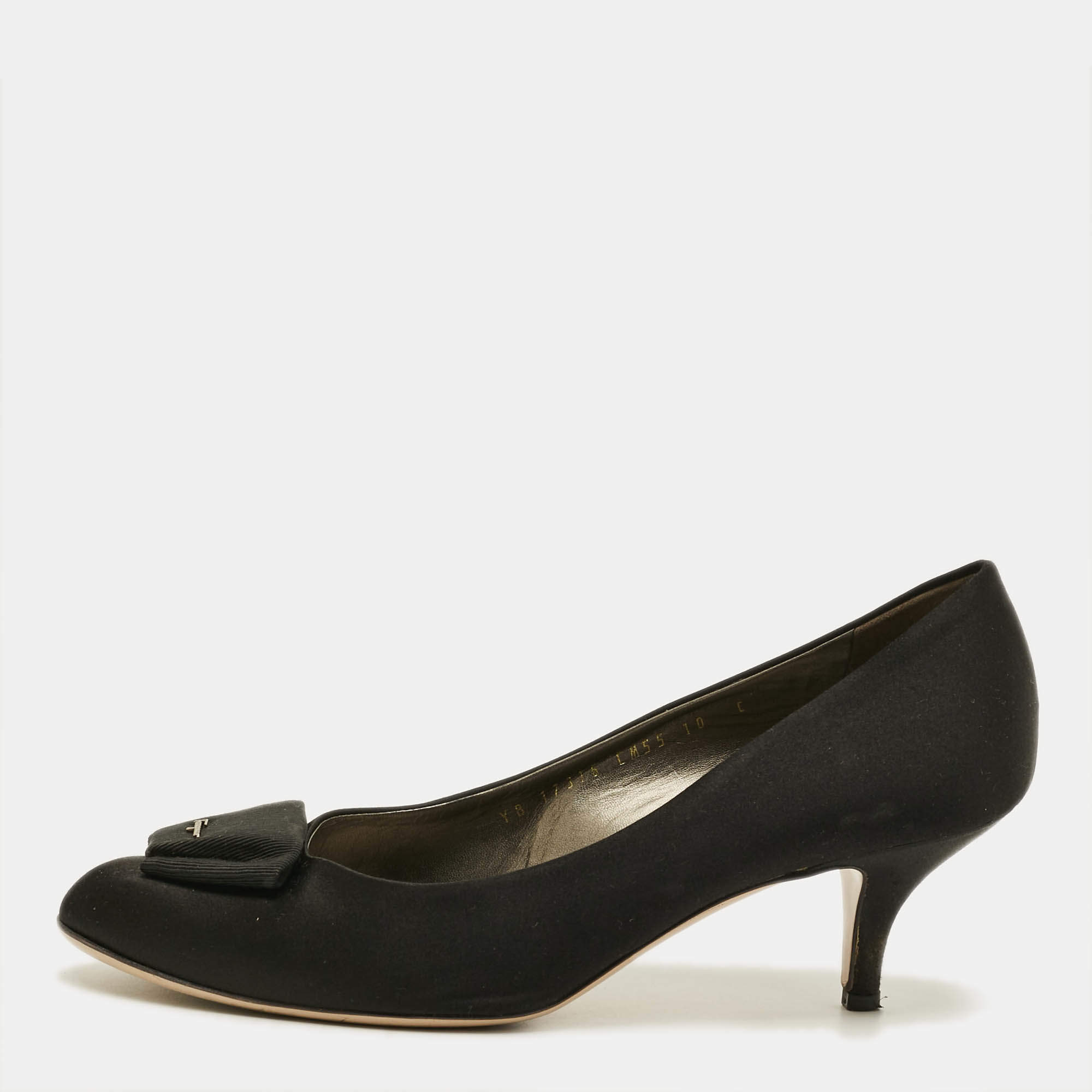 مملوكة مسبقًا Salvatore Ferragamo Size 40.5 Black Satin Round Toe Pumps