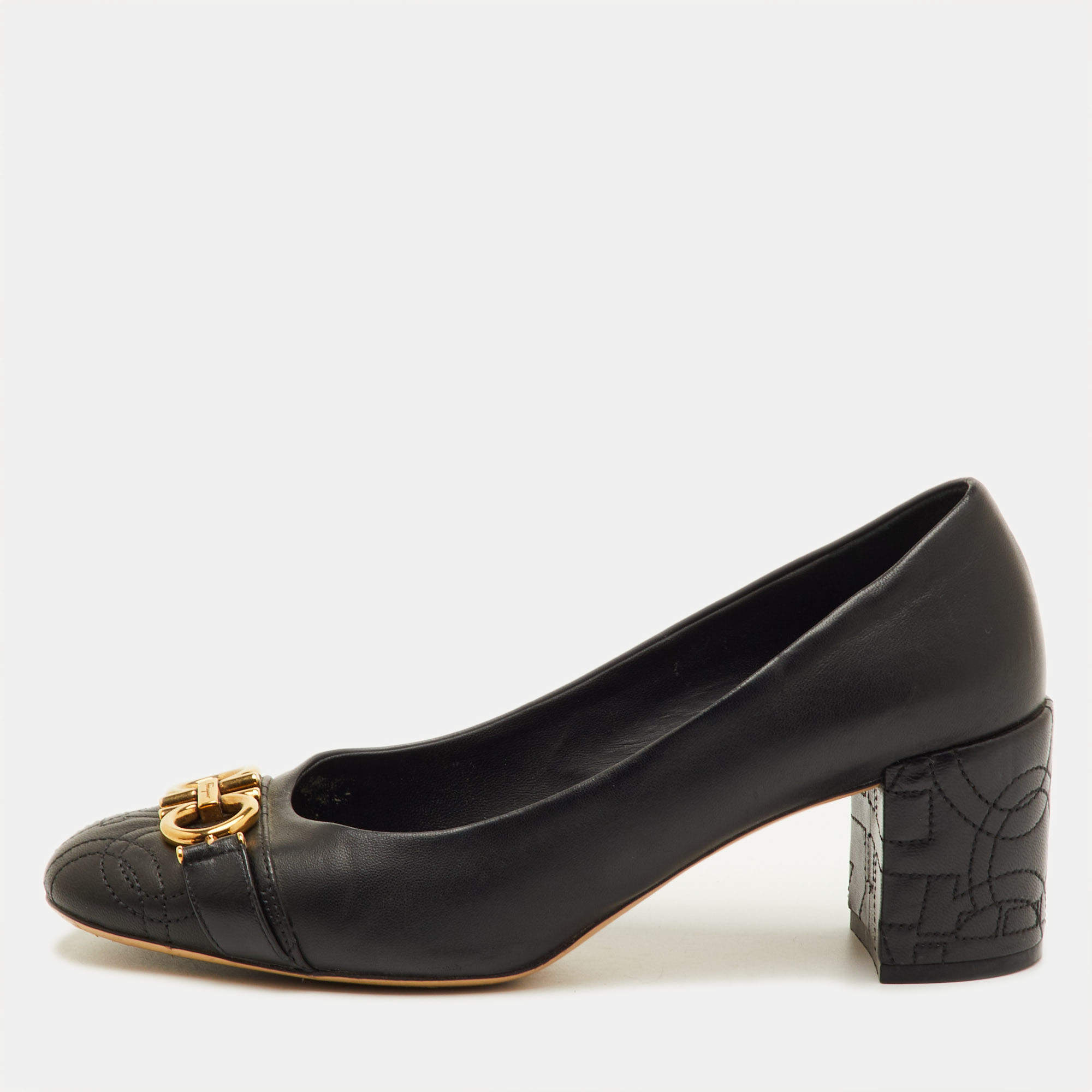 مملوكة مسبقًا Salvatore Ferragamo Gancini Size 39.5 Black Leather Block Heel Pumps