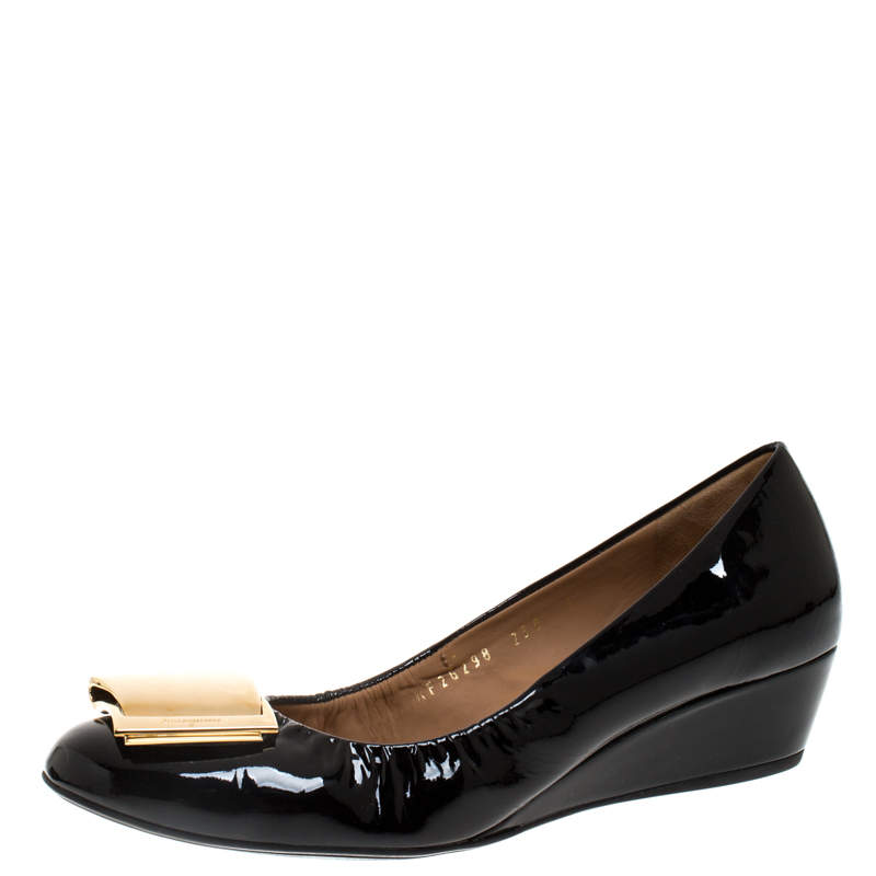 Pre Owned Salvatore Ferragamo Black Patent Leather Metal Detail Scrunch Pumps Size 36.5
