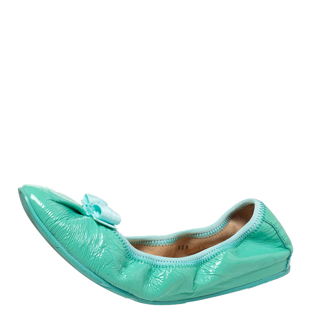 حذاء باليرينا فلات سالفاتوري فيراغامو طراز سليب أون مزين فيونكة جلد لامع أخضر مقاس 40.5