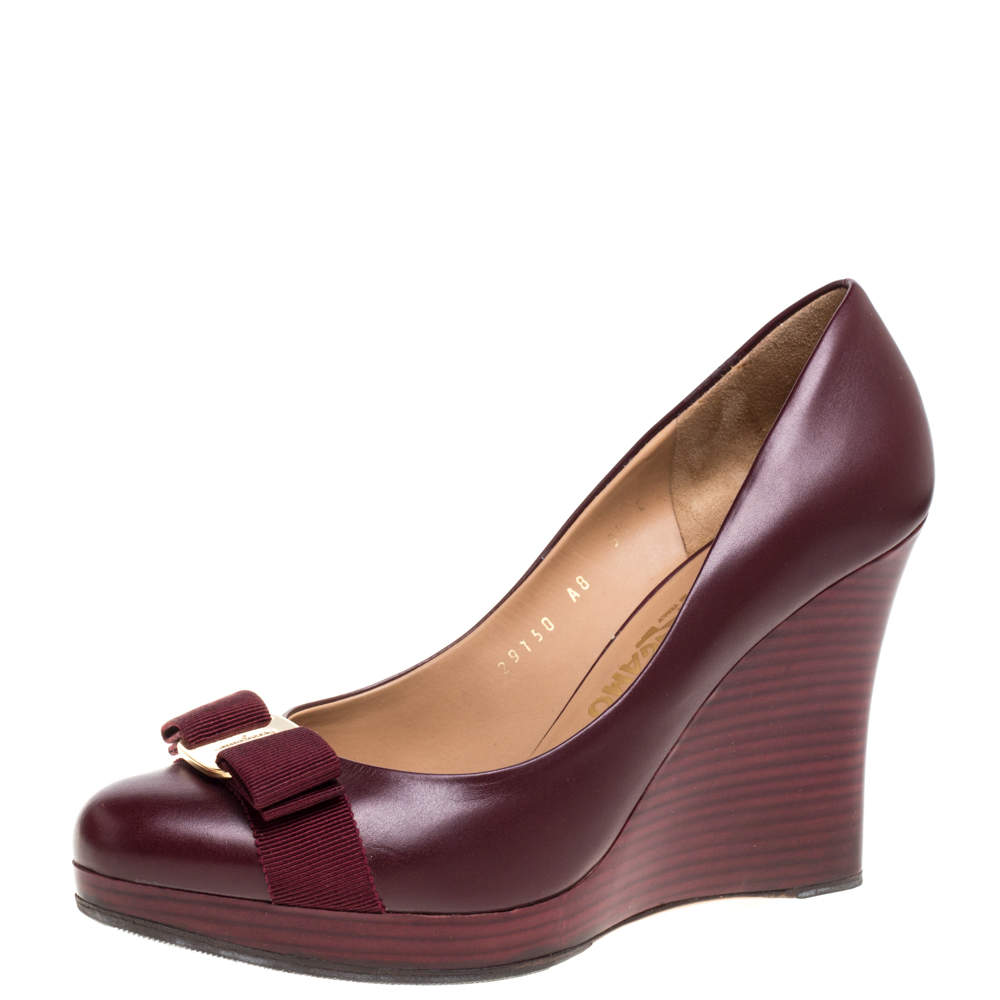 Pre Owned Salvatore Ferragamo Maroon Leather Vara Bow Wedge Pumps Size 40
