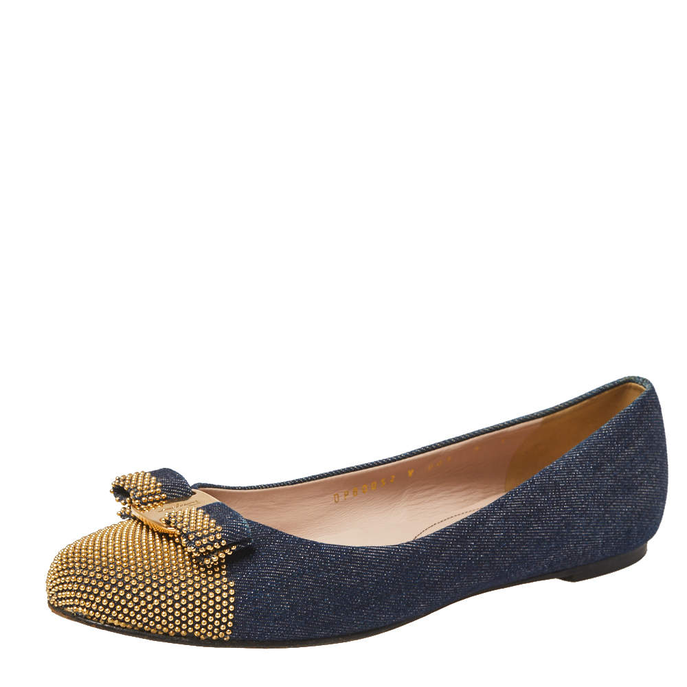 Salvatore Ferragamo Blue/Gold Denim Fabric Studded Vara Bow Cap Toe Ballet Flats Size 38.5