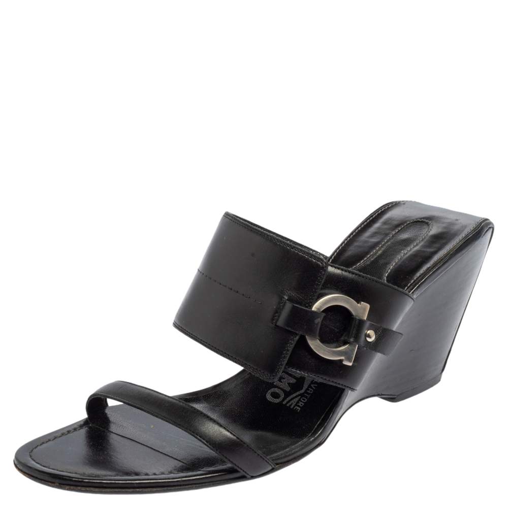مملوكة مسبقًا Salvatore Ferragamo Black Leather Wedge Slide Sandals Size 39
