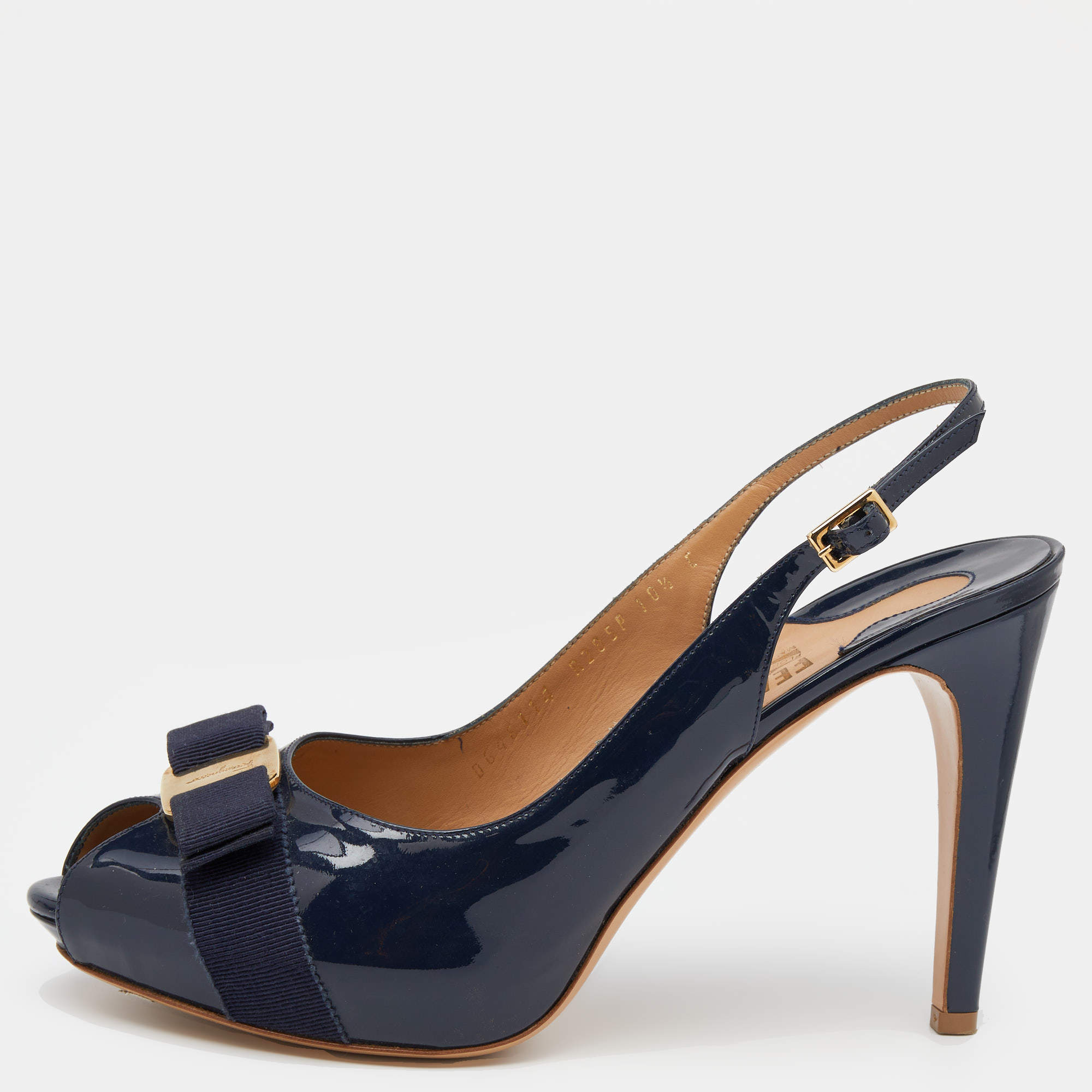 Pre Owned صندل سالفاتوري فيراغامو جلد أزرق كحلي لامع فيونكة فارا فتحة كعب مقاس 41