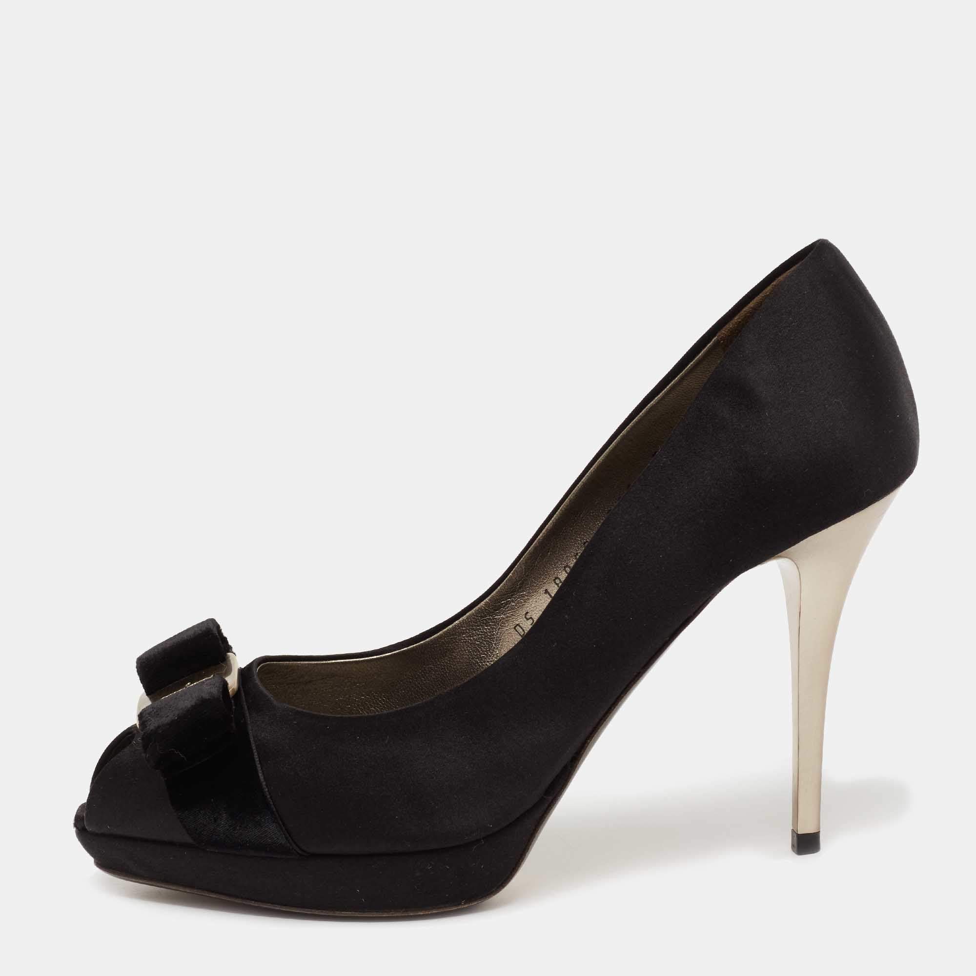 Pre Owned حذاء كعب عالي سالفاتوري فيراغامو قطيفة وساتان أسود مزين فيونكة فارا مقدمة مفتوحة مقاس 37.5