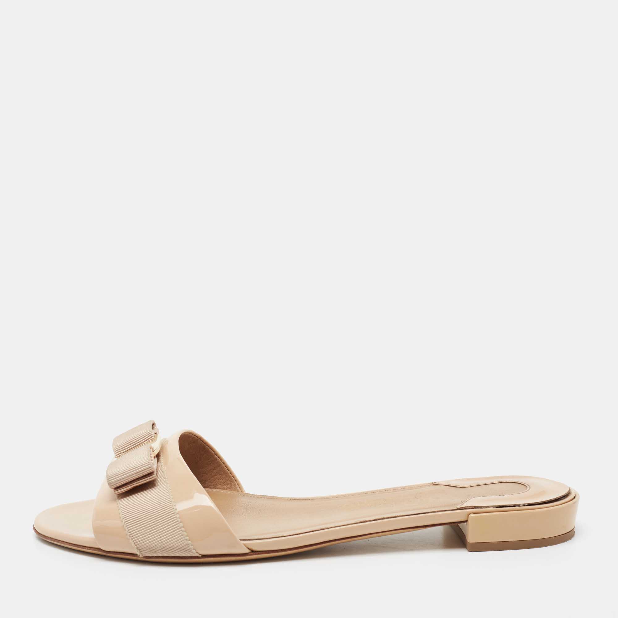 Pre Owned Salvatore Ferragamo Beige Patent Leather and Canvas Vara Bow Flat Slides Size 40.5