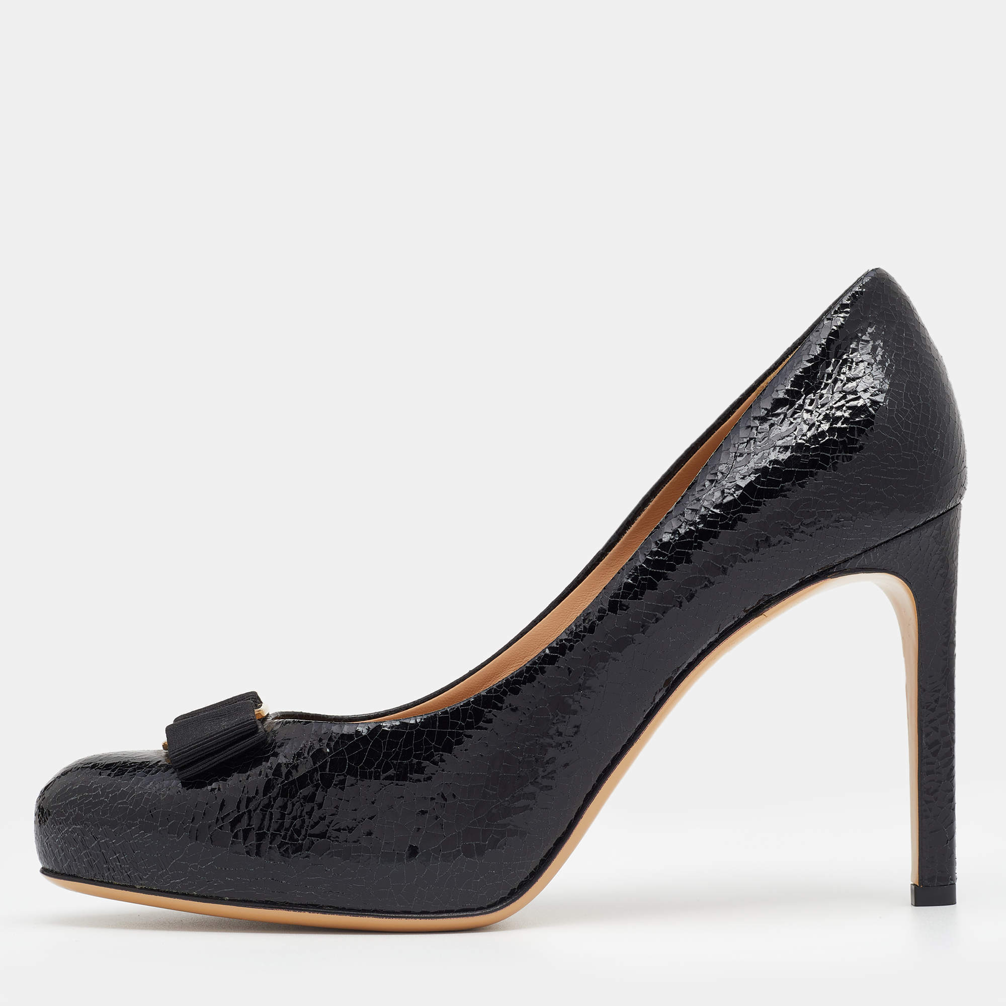 Pre Owned Salvatore Ferragamo Black Crinkled Leather Vara Bow Pumps Size 39