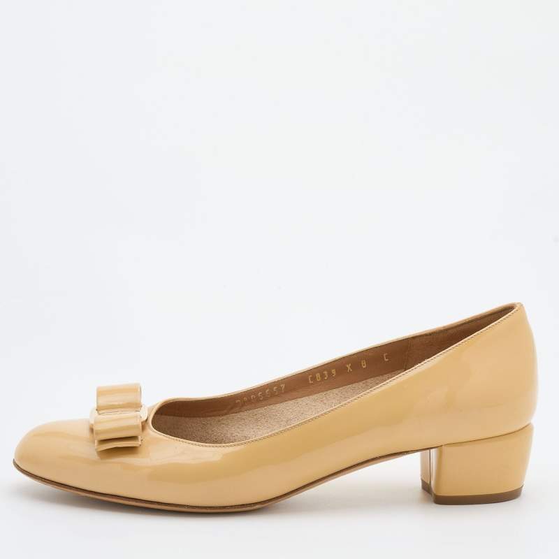 Pre Owned Salvatore Ferragamo Beige Patent Leather Vara Bow Block Heel Pumps Size 38.5