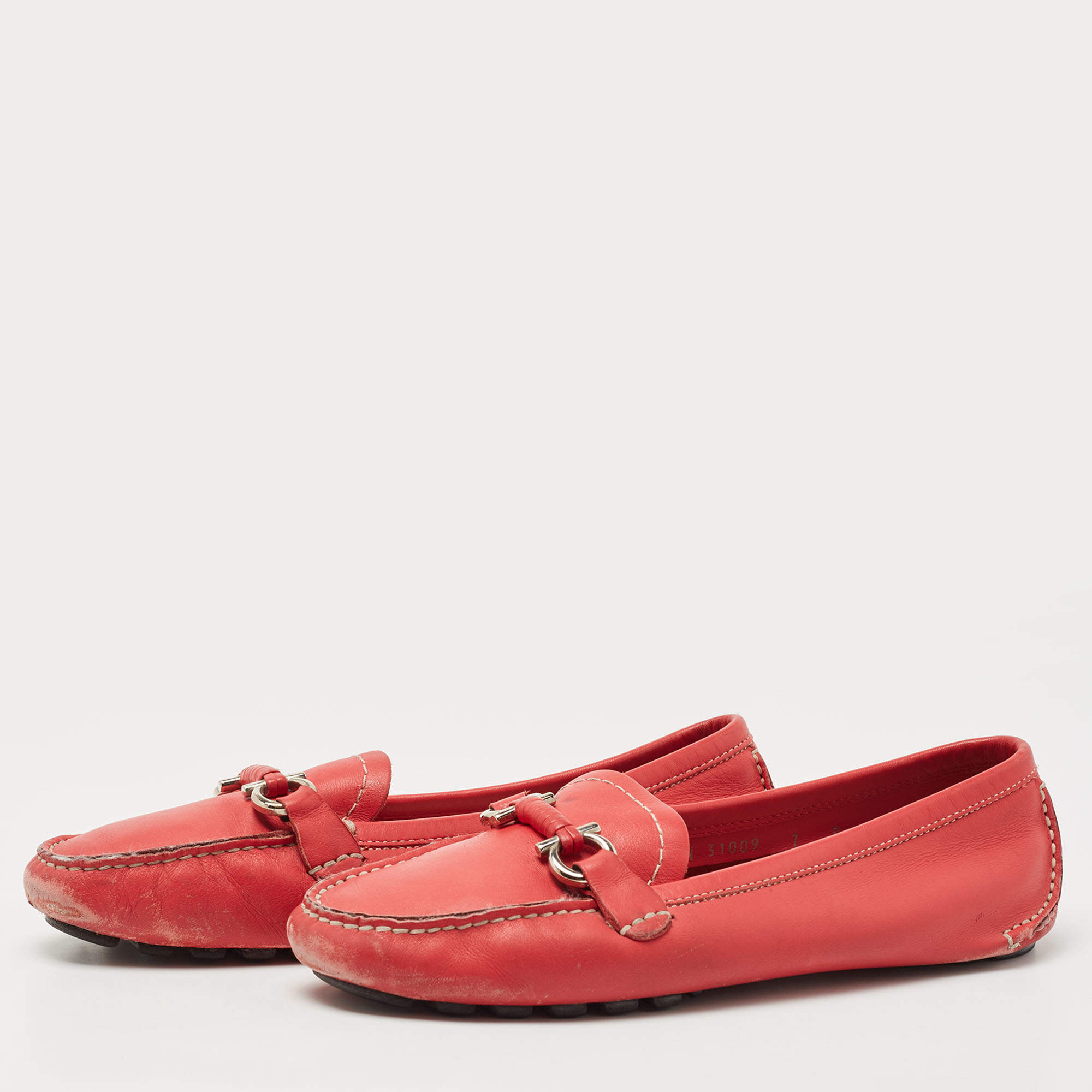 efter det falme pakke Salvatore Ferragamo Red Leather Gancini Slip On Loafers Size 37.5 Salvatore  Ferragamo | TLC