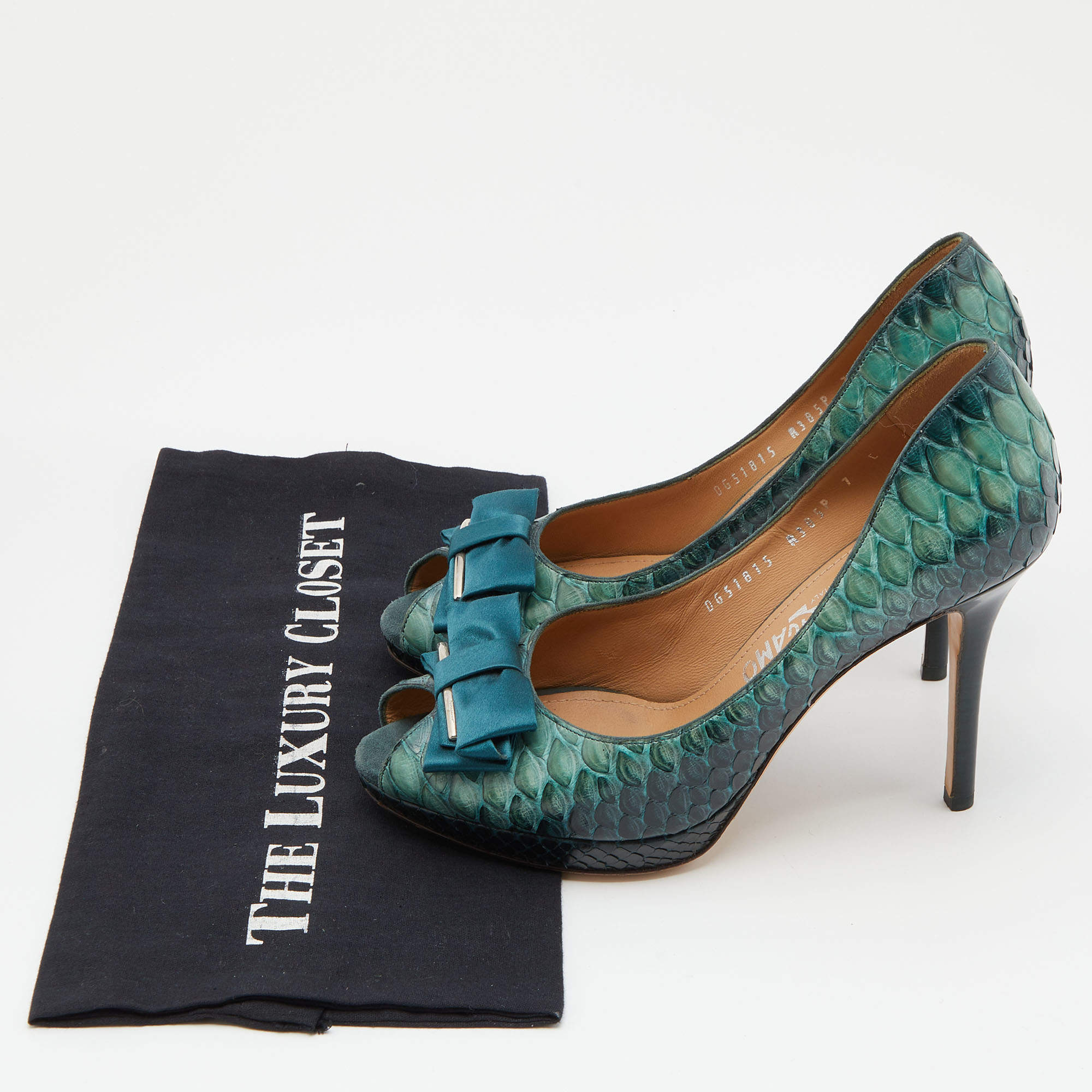 Pre Owned Salvatore Ferragamo Green Python Bow Peep Toe Pumps Size 37.5