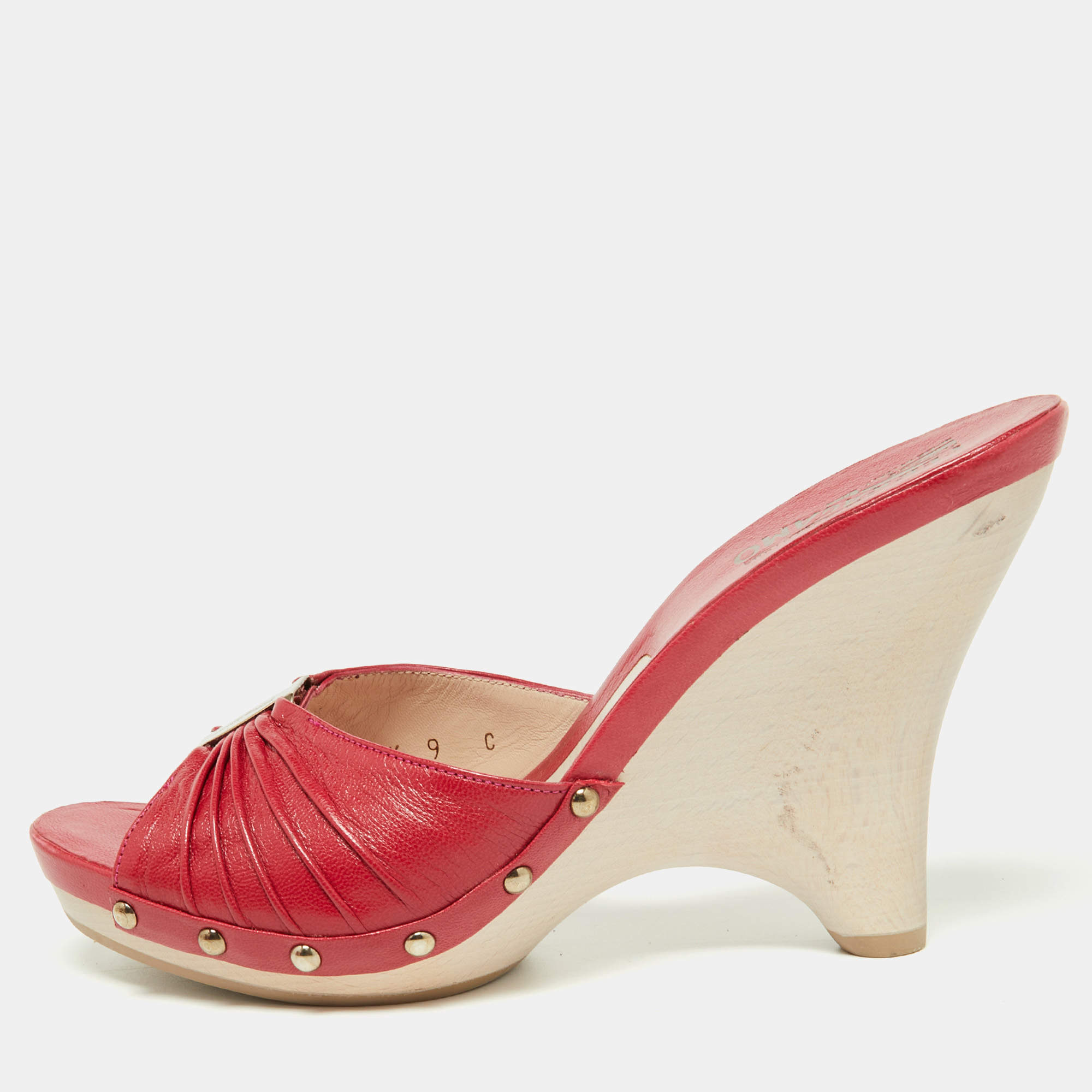 مملوكة مسبقًا Salvatore Ferragamo Red Leather Wedge Slide Sandals Size 39.5