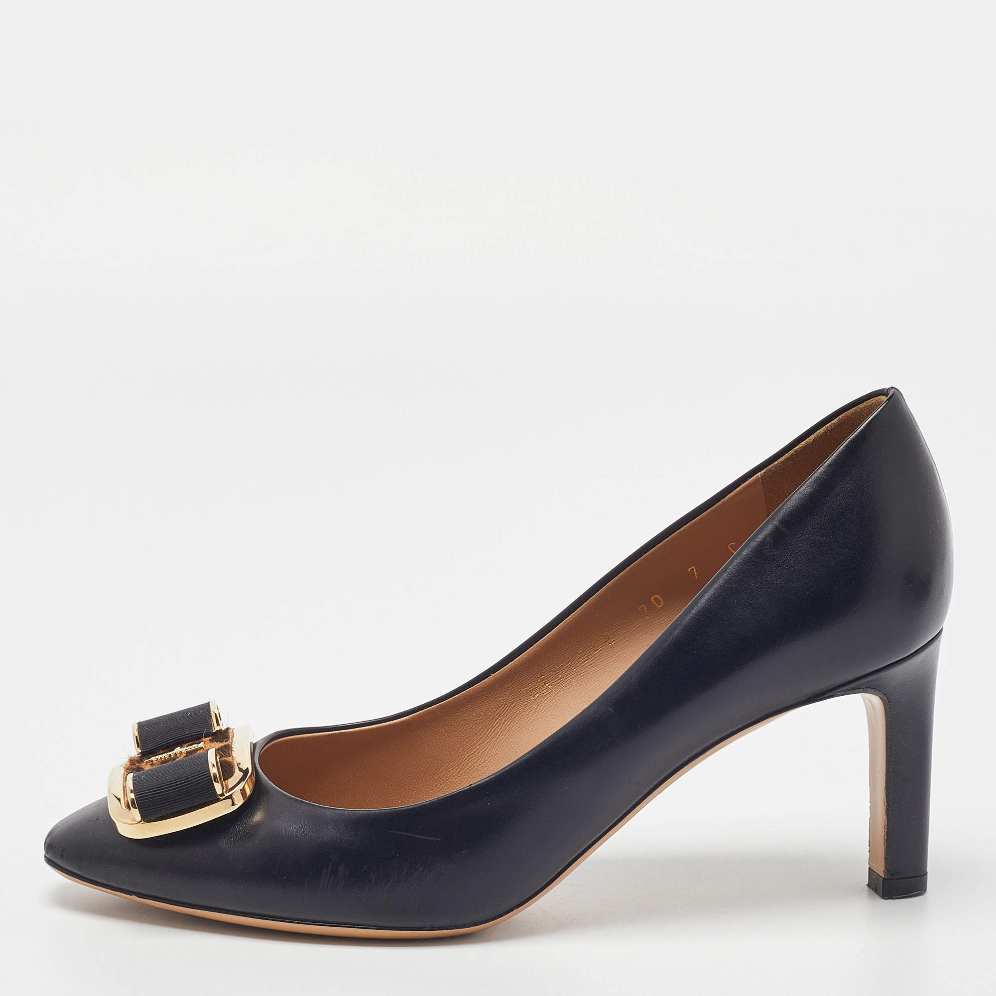 Pre Owned Salvatore Ferragamo Black Leather Lola Pumps Size 37.5