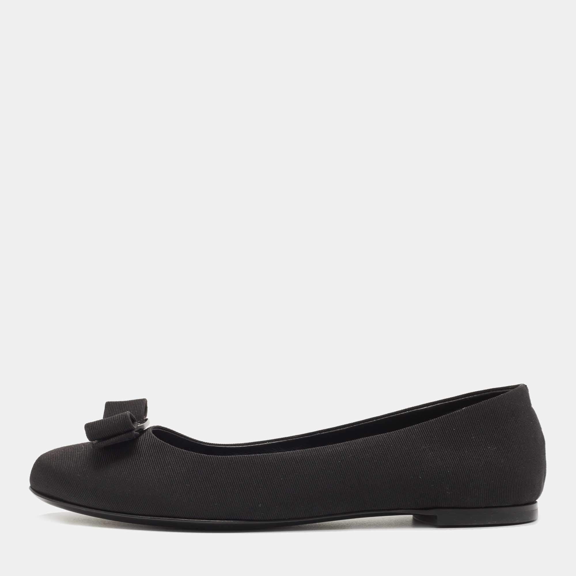 مملوكة مسبقًا Salvatore Ferragamo Black Canvas Varina Ballet Flats Size 37.5