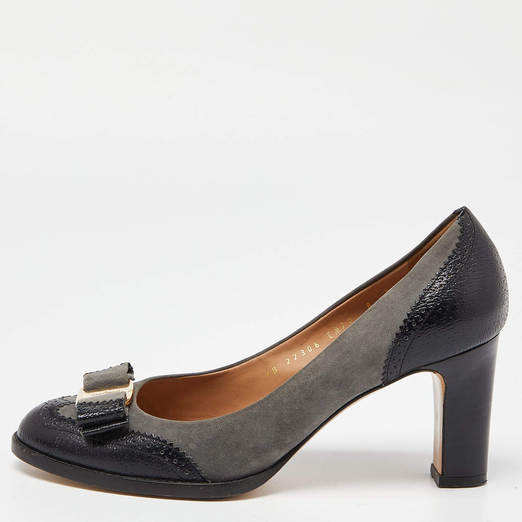 Pre Owned Salvatore Ferragamo Black/Grey Brogue Leather and Suede Vara Bow Pumps Size 38.5
