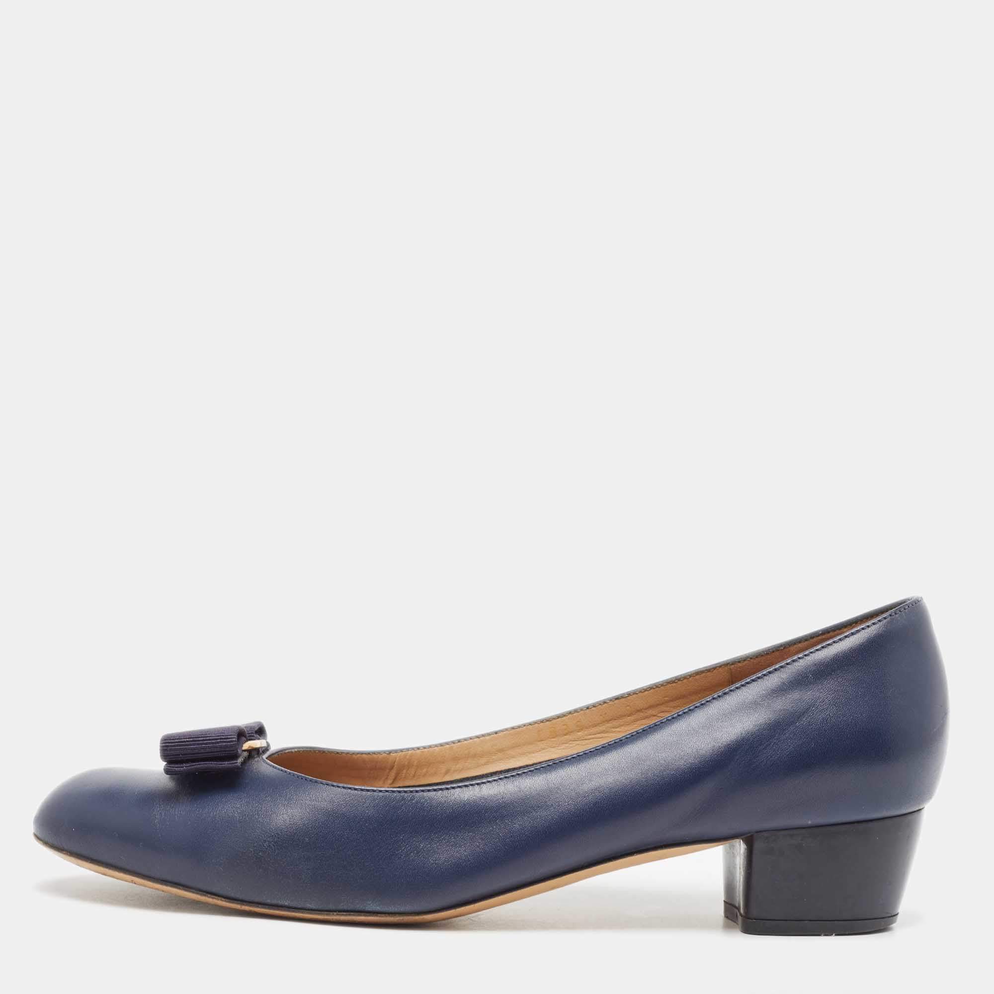 Pre Owned Salvatore Ferragamo Navy Blue Leather Vara Bow Pumps Size 39.5