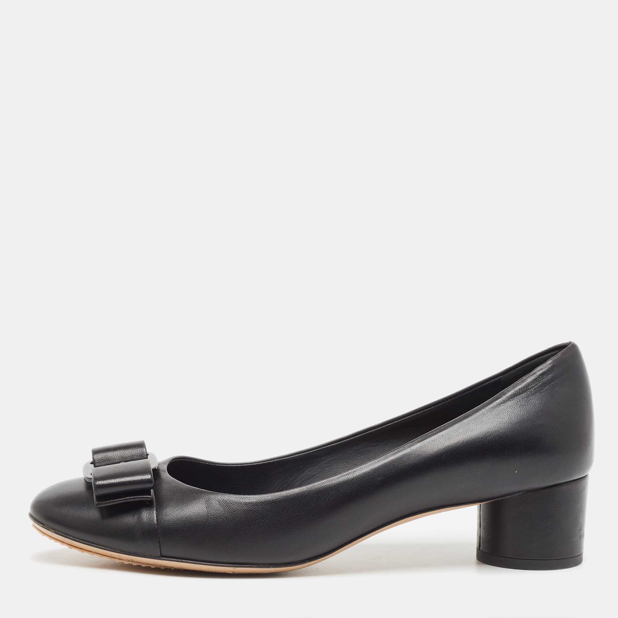 Pre Owned Salvatore Ferragamo Black Leather Vara Bow Pumps Size 39.5